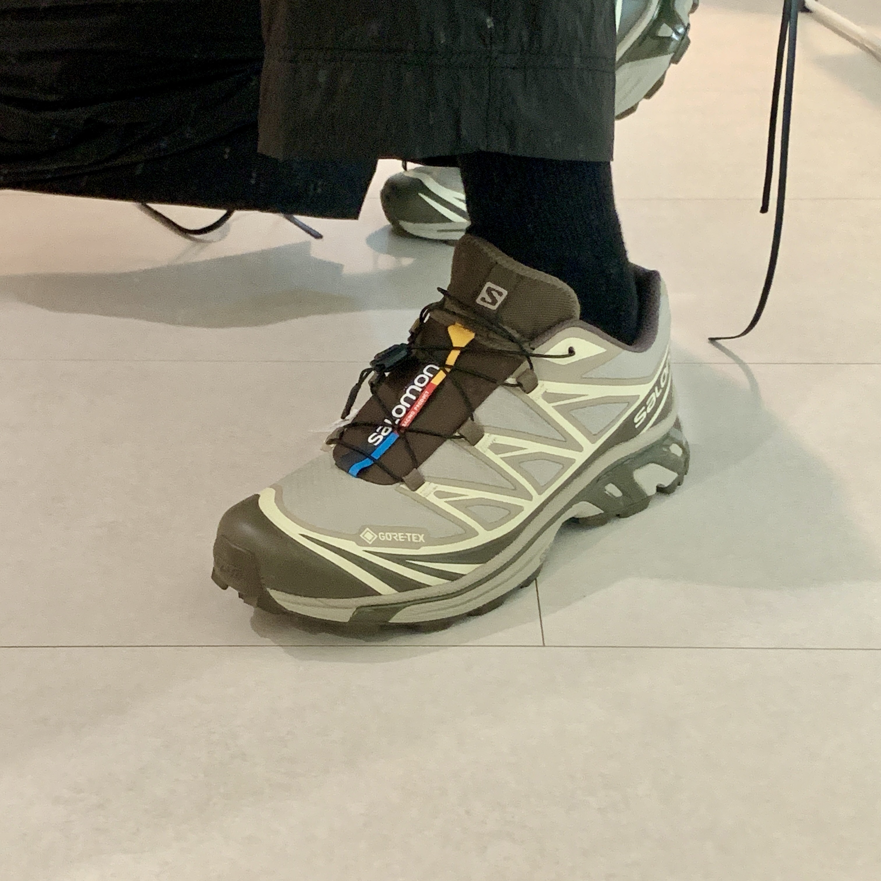 Salomon XT-6 Gore-Tex Vintage Khaki 착용 스타일 - 4