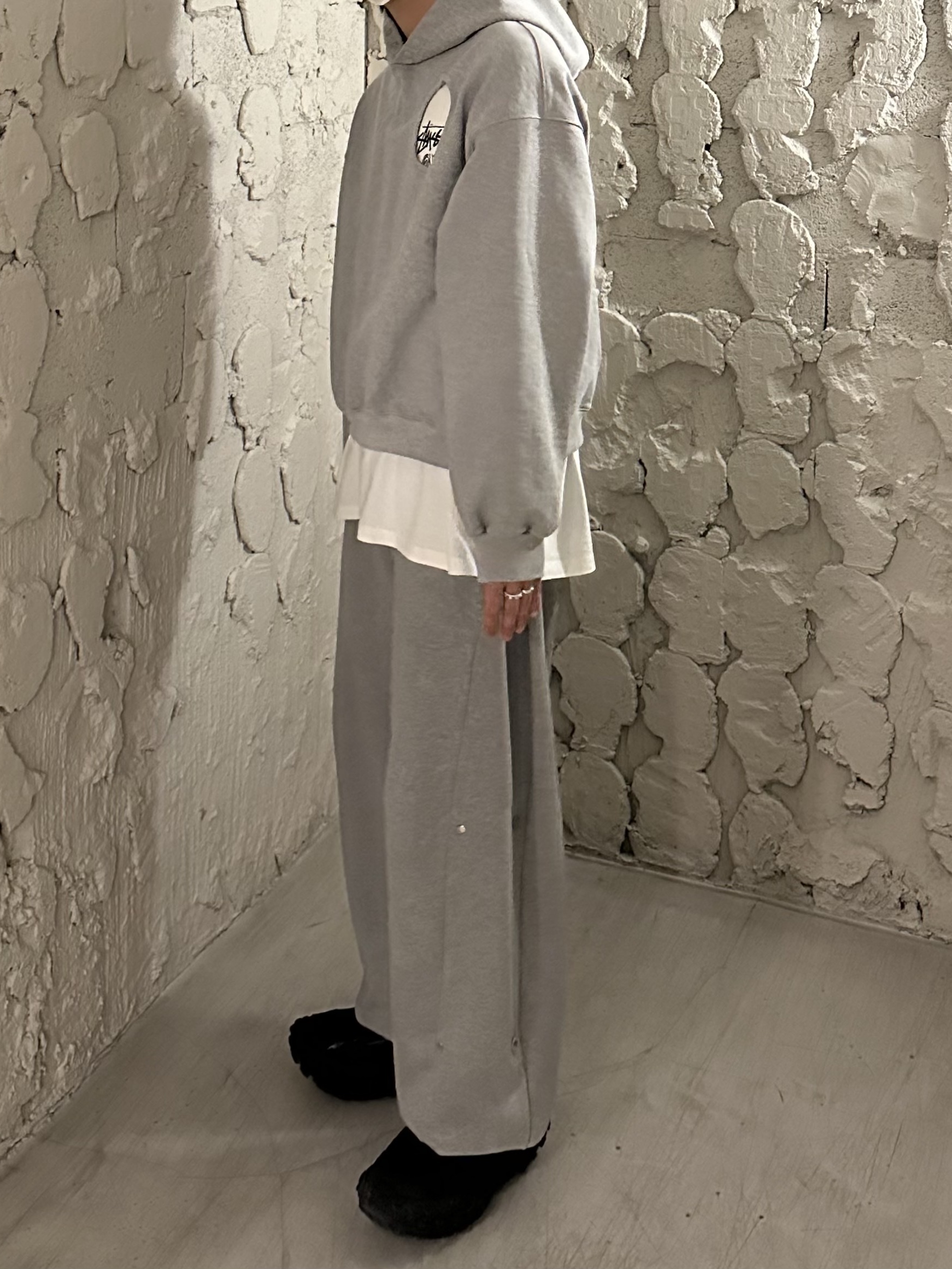 Balenciaga Defender Sneakers Black, Stussy x Our Legacy Surfman 2 Pigment Dyed T-Shirt Natural 착용 스타일 - 4