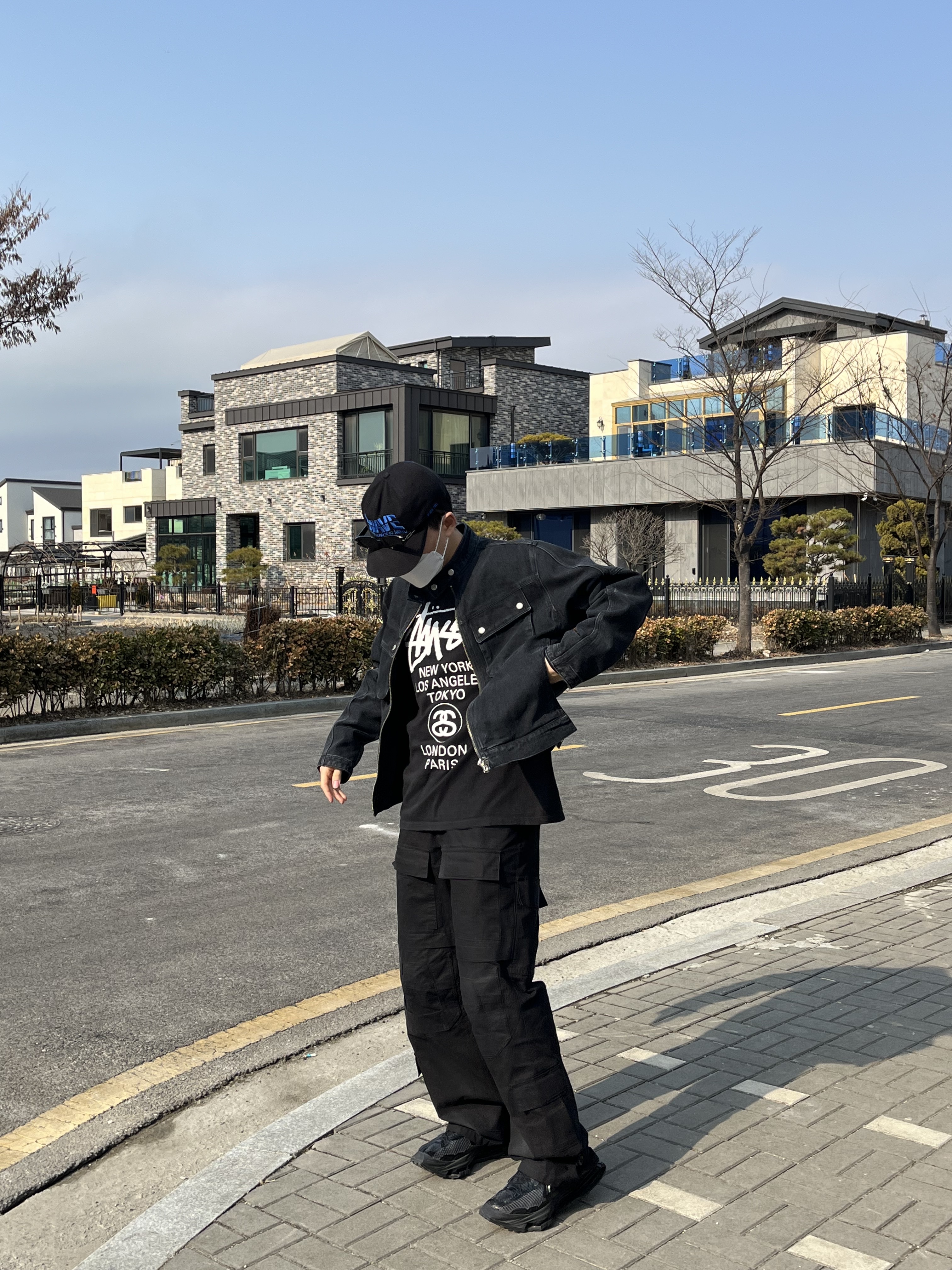 Nike x Matthew M Williams Zoom 004 Triple Black, Stussy World Tour LS T-Shirt Black 착용 스타일 - 1