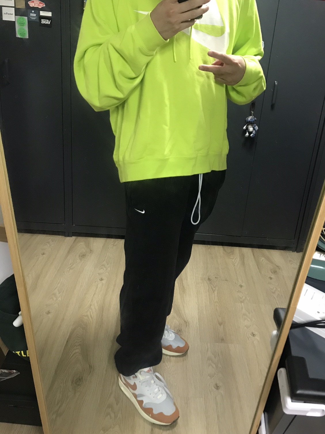 Nike x Patta Air Max 1 Monarch 착용 스타일