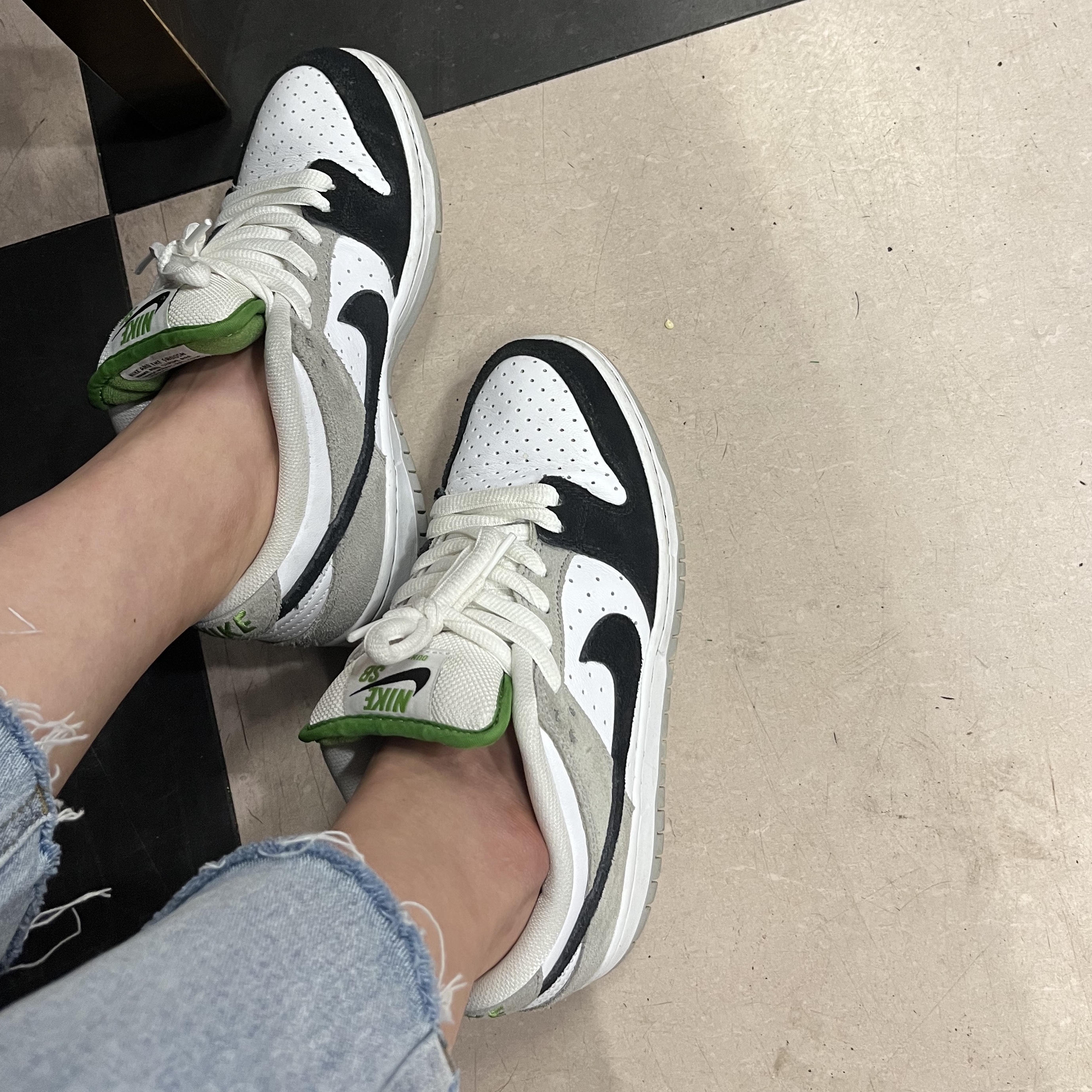 Nike SB Dunk Low Pro Chlorophyll 착용 스타일 - 2