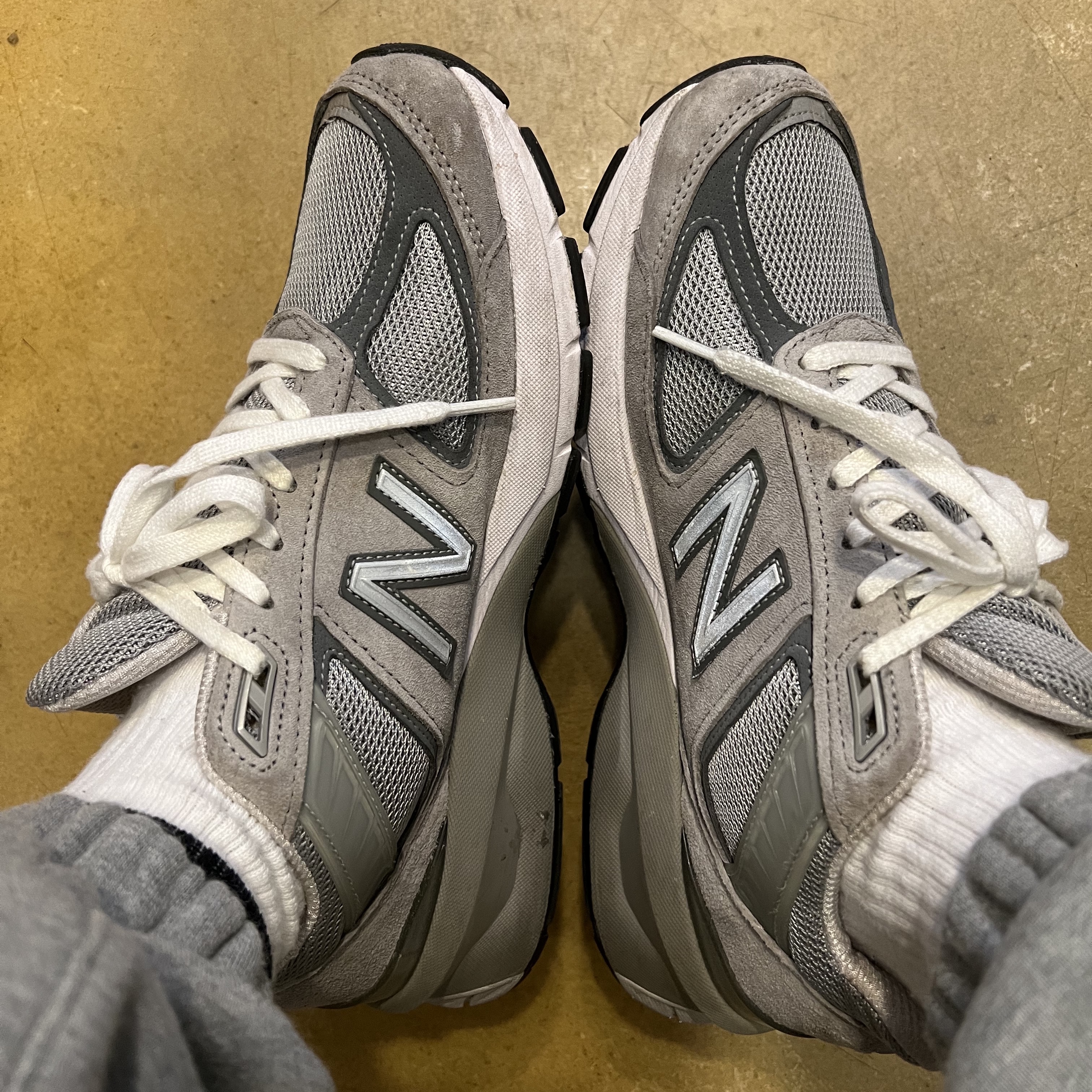 New Balance 990v5 Made in USA Grey - D Standard 착용 스타일