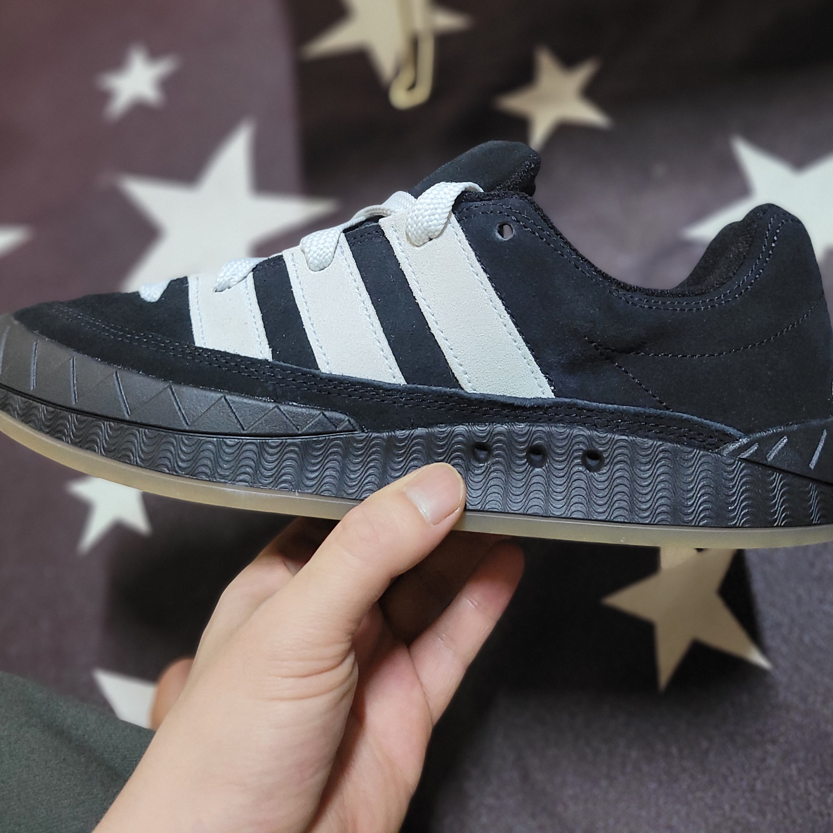 Adidas Adimatic Core Black Crystal White 착용 스타일 - 1