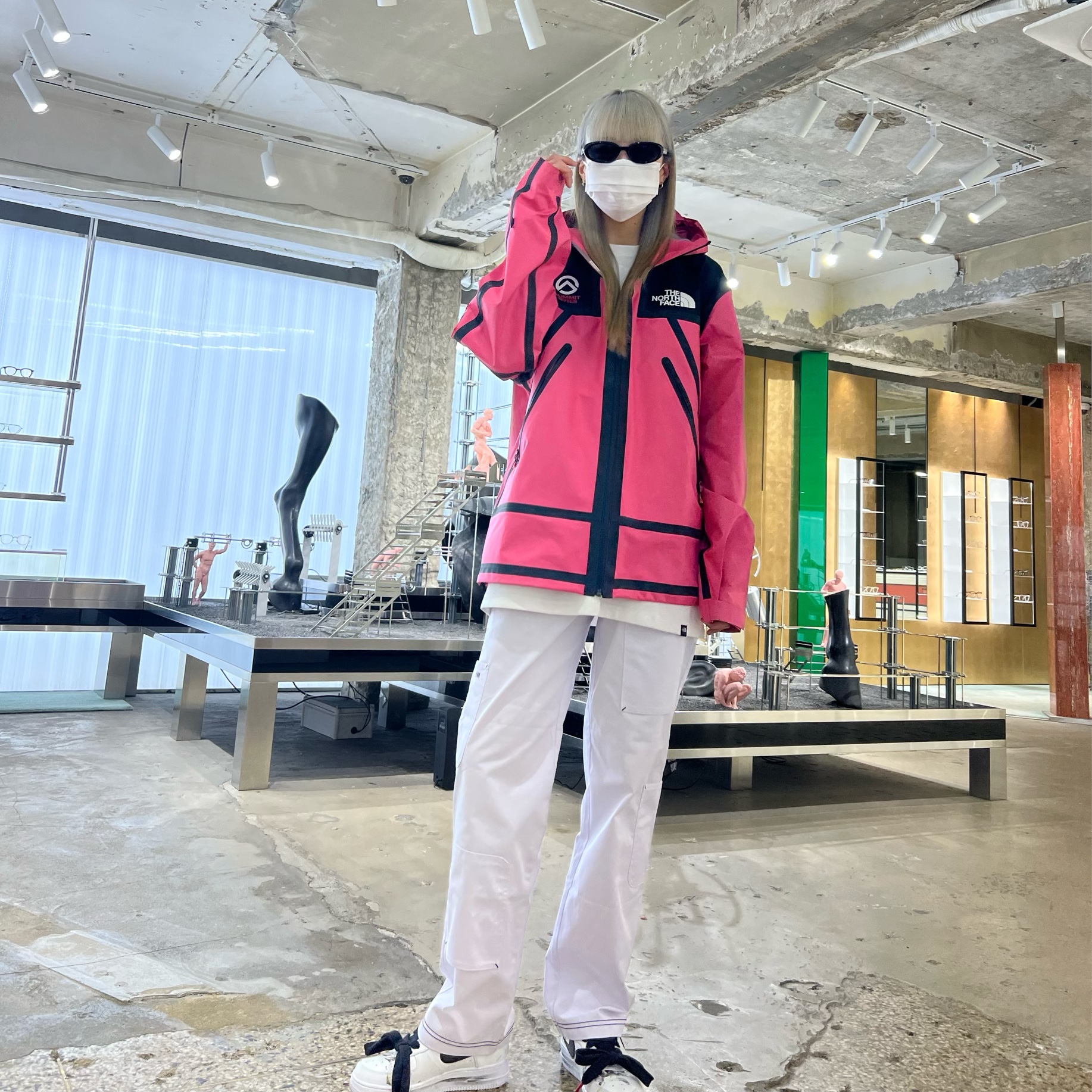 Supreme x The North Face Summit Series Outer Tape Seam Jacket Pink - 21SS, Nike x Peaceminusone Air Force 1 Low Para-Noise 2.0 착용 스타일