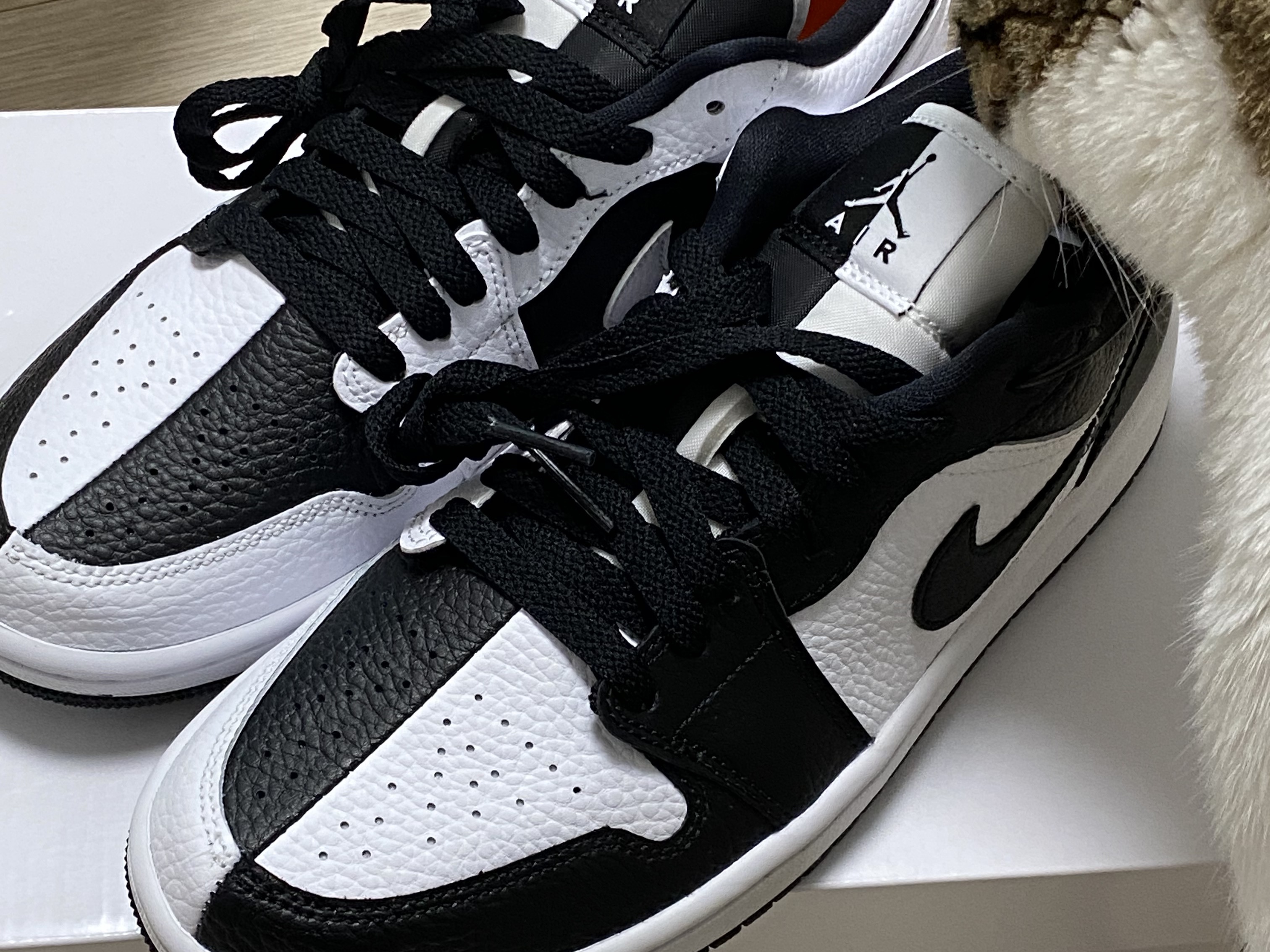 (W) Jordan 1 Low SE Black White 착용 스타일 - 3