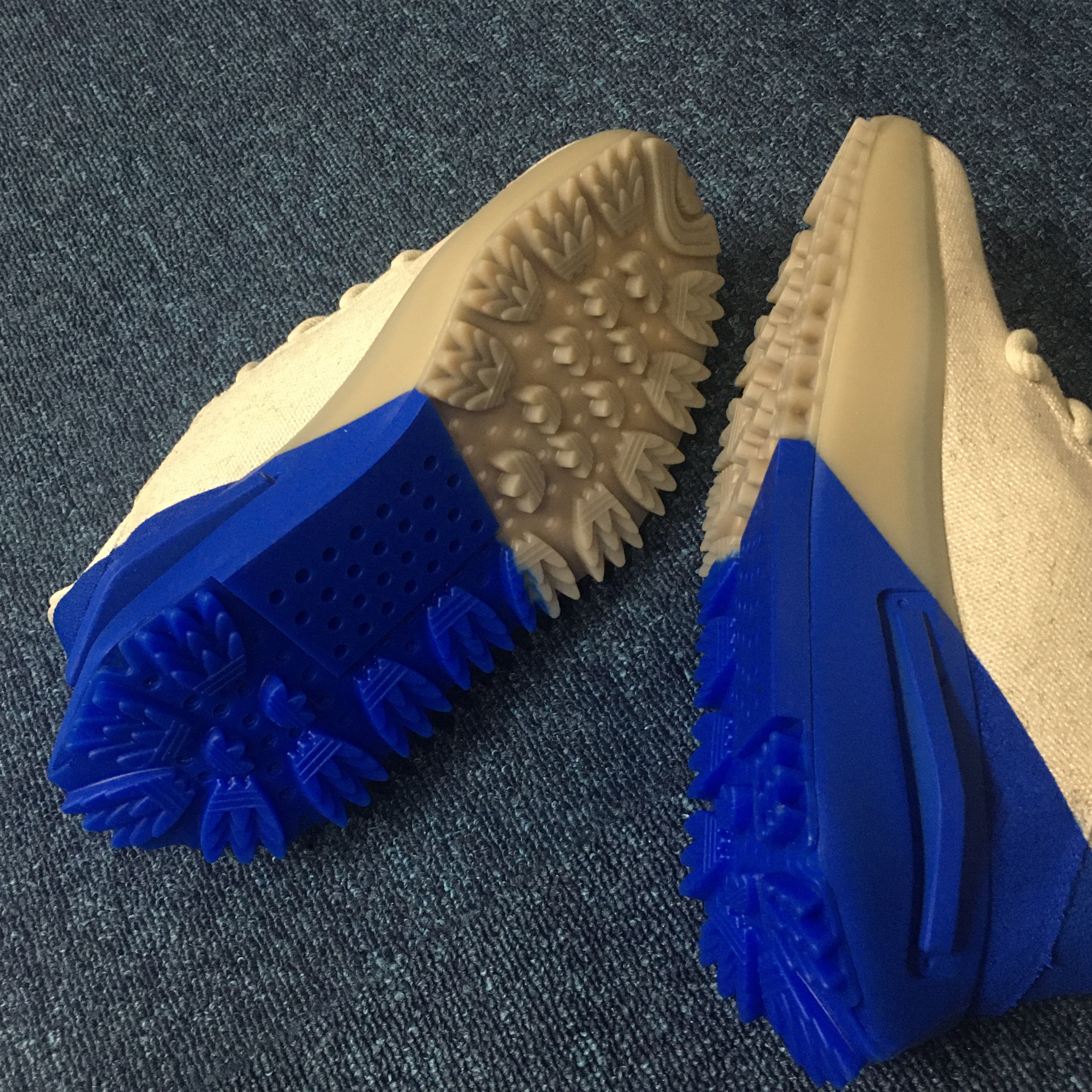 Adidas x Pharrell Williams Humanrace NMD S1 Mahbs Light Brown Bold Blue 착용 스타일 - 3