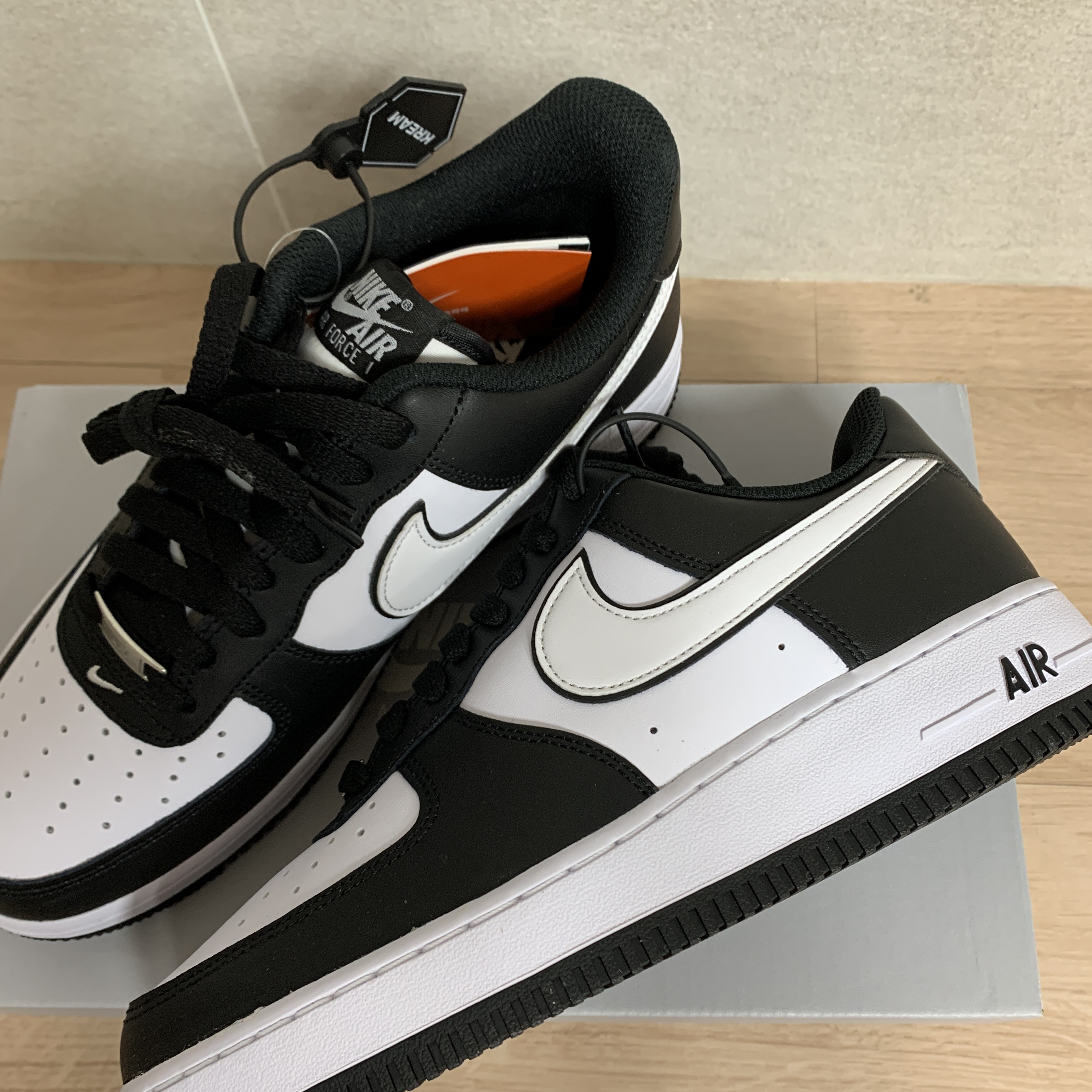 Nike Air Force 1 '07 Black White 착용 스타일 - 2