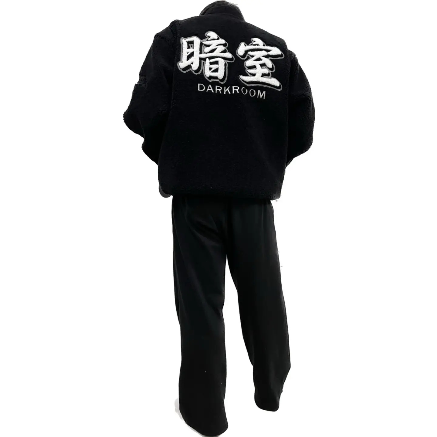 Darkr8m Studio Varsity Logo Sherpa Quarter Zip Up Top Black, Darkr8m Studio Varsity Logo Sherpa Quarter Zip Up Top Black 착용 스타일 - 1