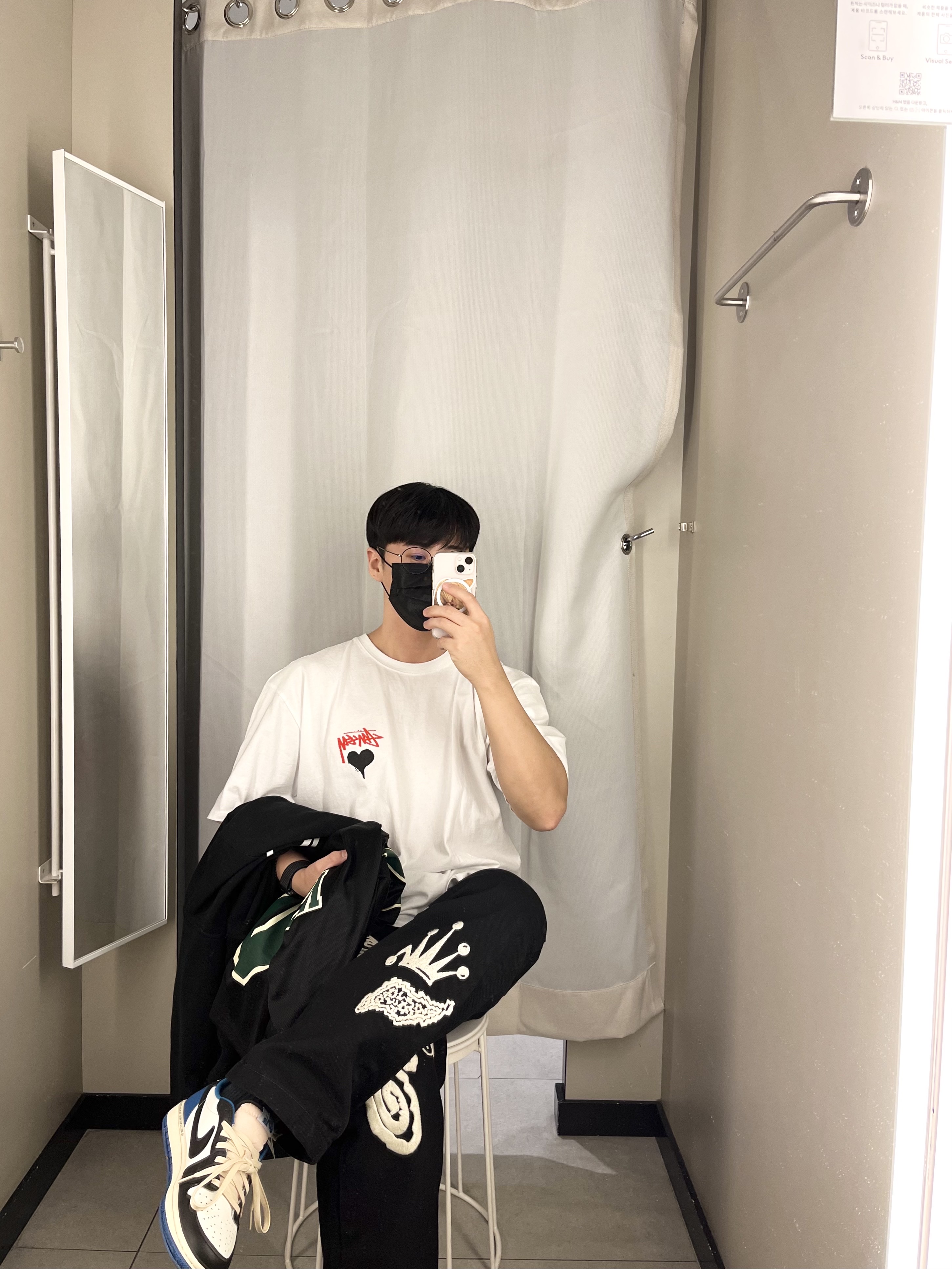 Stussy Stock Heart T-Shirt White, Stussy Noma Icon Beach Pants Washed Black 착용 스타일
