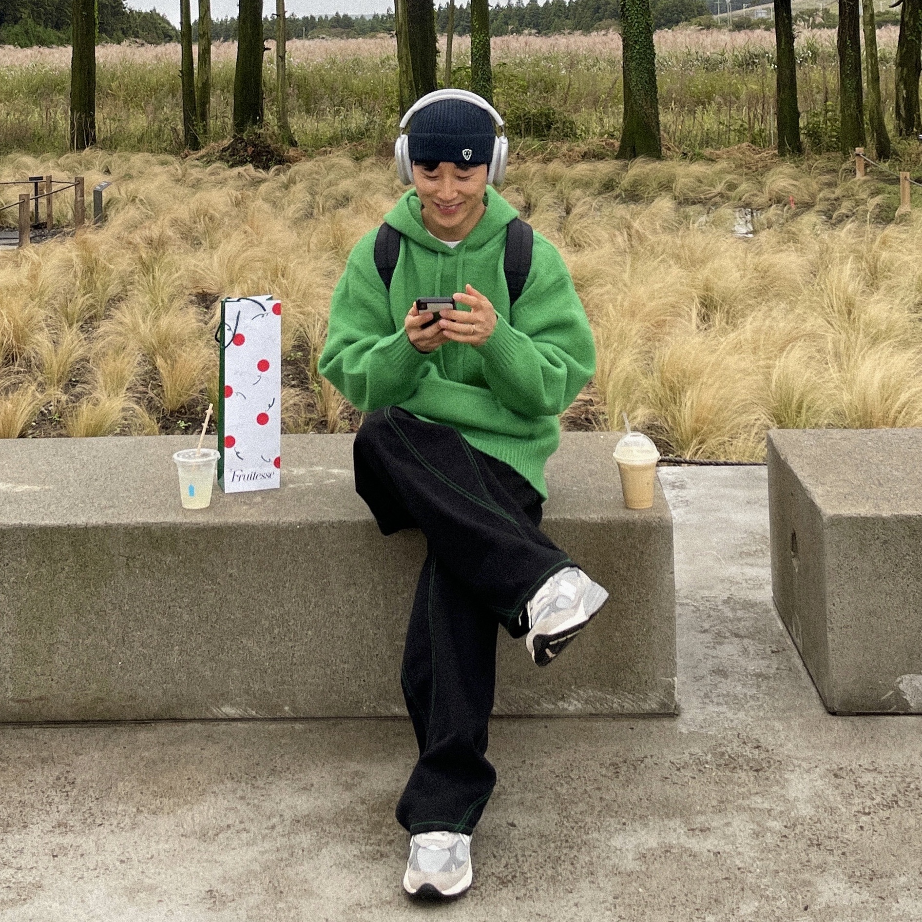 Apple AirPods Max Lightning Silver (Korean Ver.), New Balance 993 Made in USA Grey - D Standard 착용 스타일 - 3