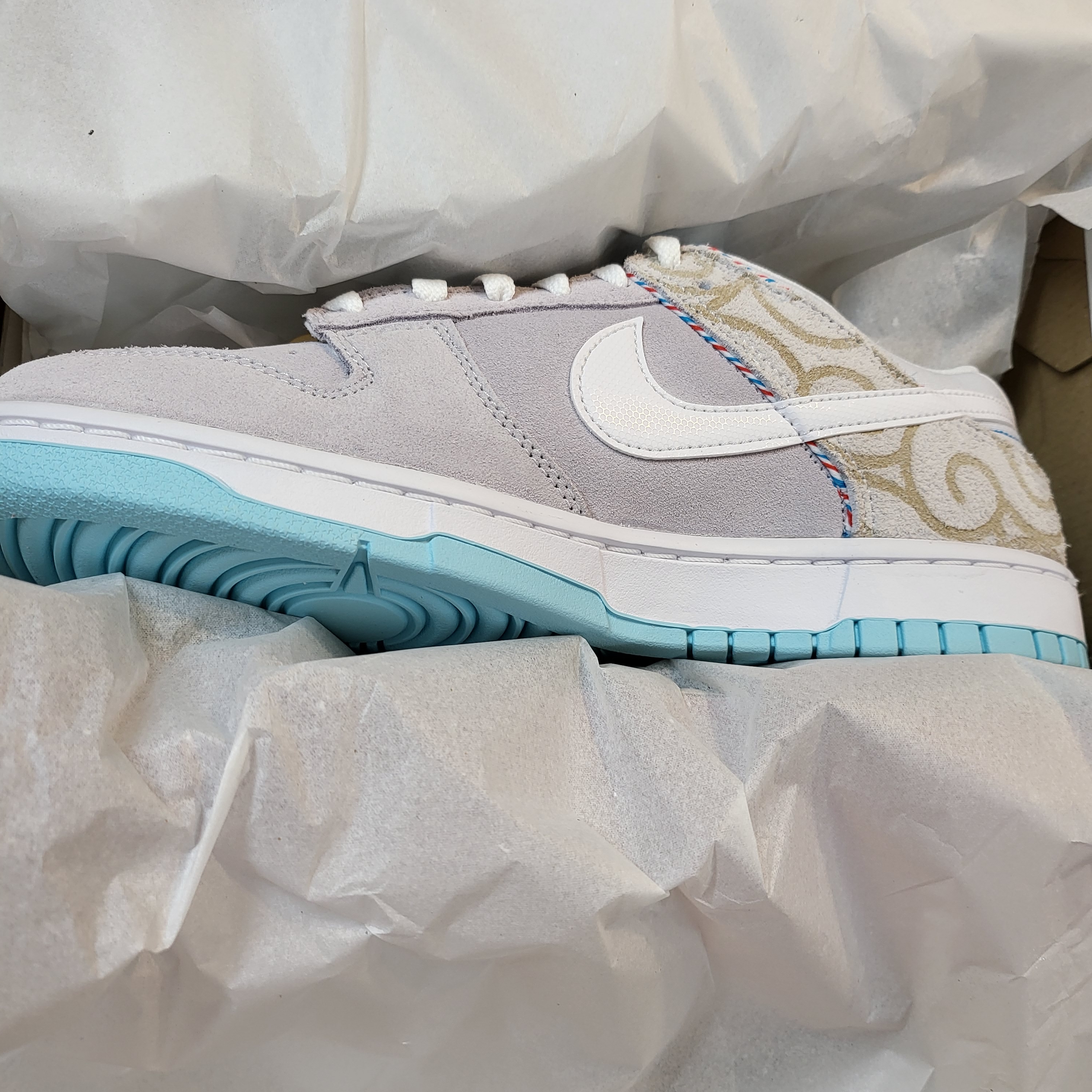 Nike Dunk Low Retro SE Barber Shop Grey 착용 스타일