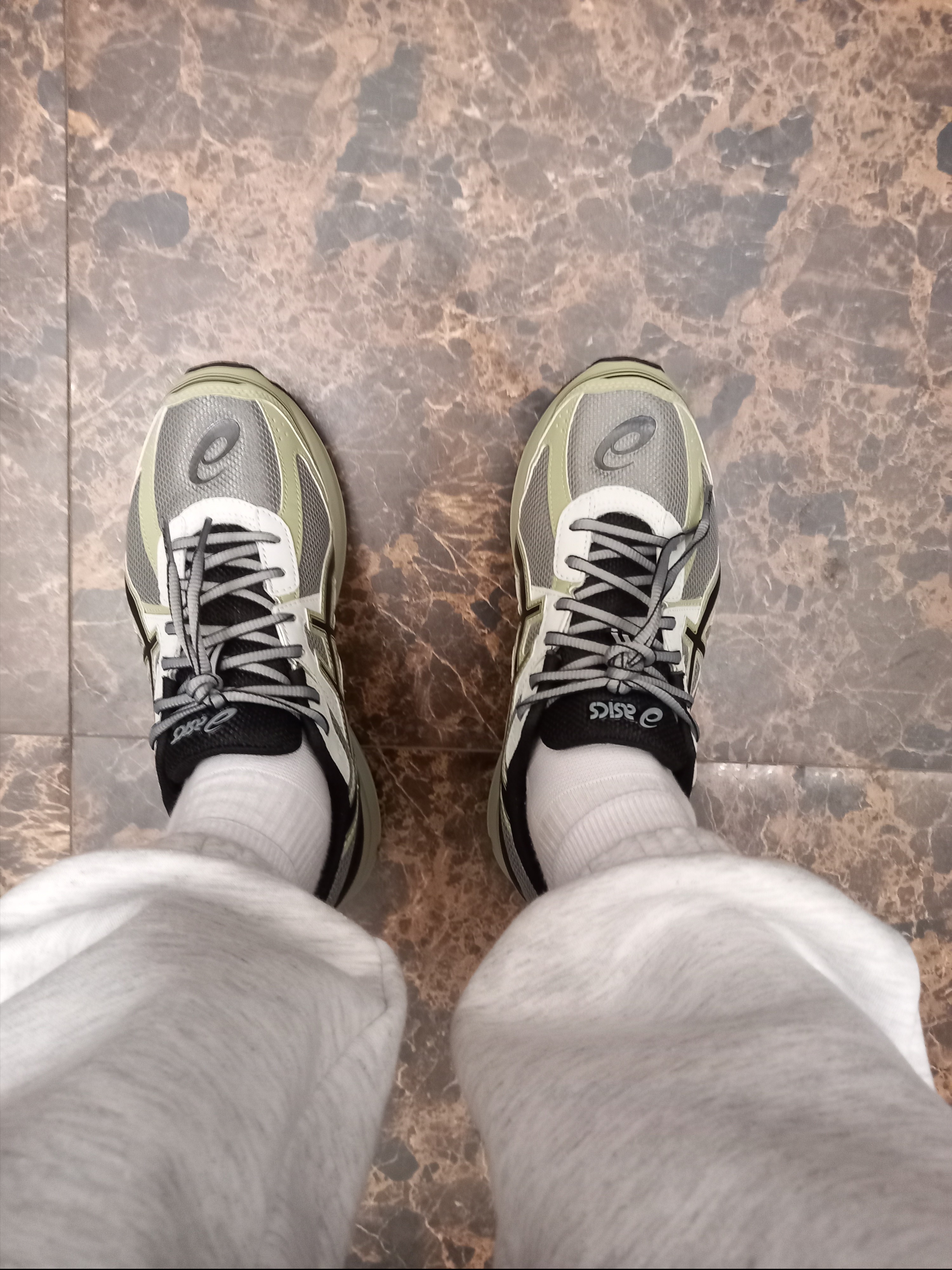 Asics Jog 100 S Sheet Rock - 2E Wide 착용 스타일