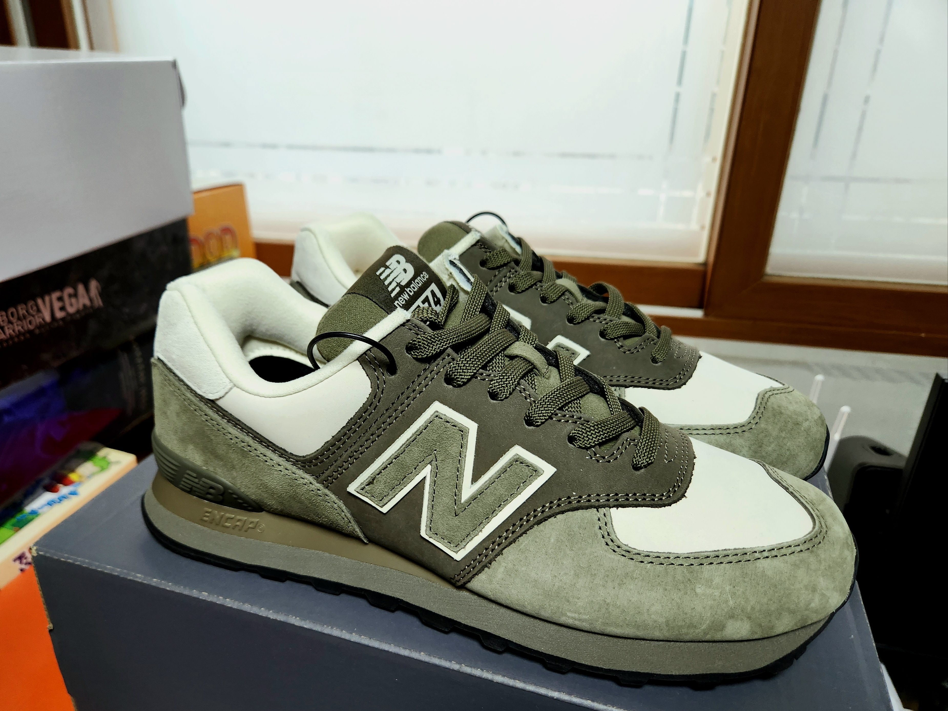 New Balance x Comme des Garcons Junya Watanabe Man 574 Suede Khaki Off White 착용 스타일