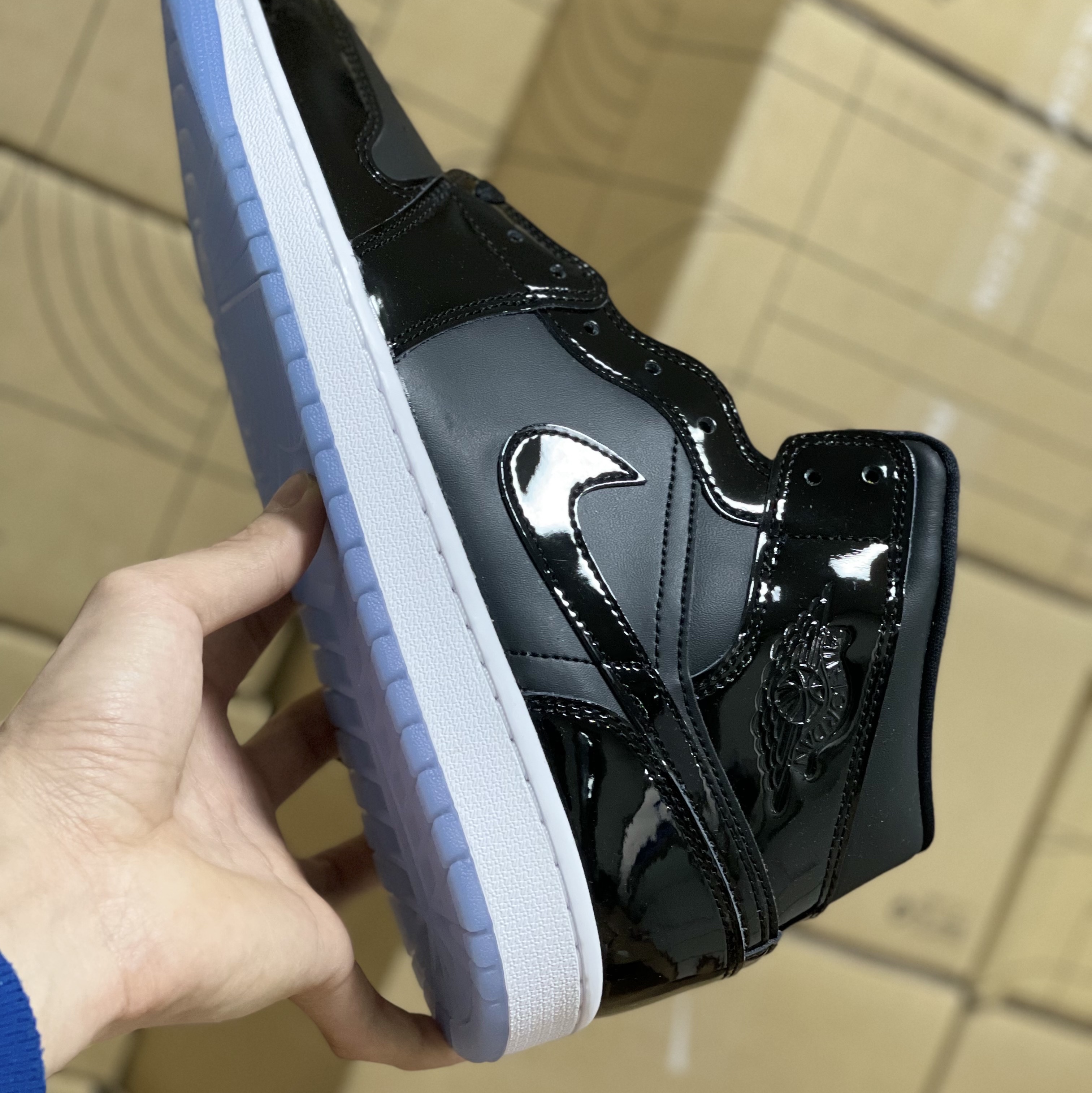 Jordan 1 Mid SE Black Dark Concord 착용 스타일 - 2