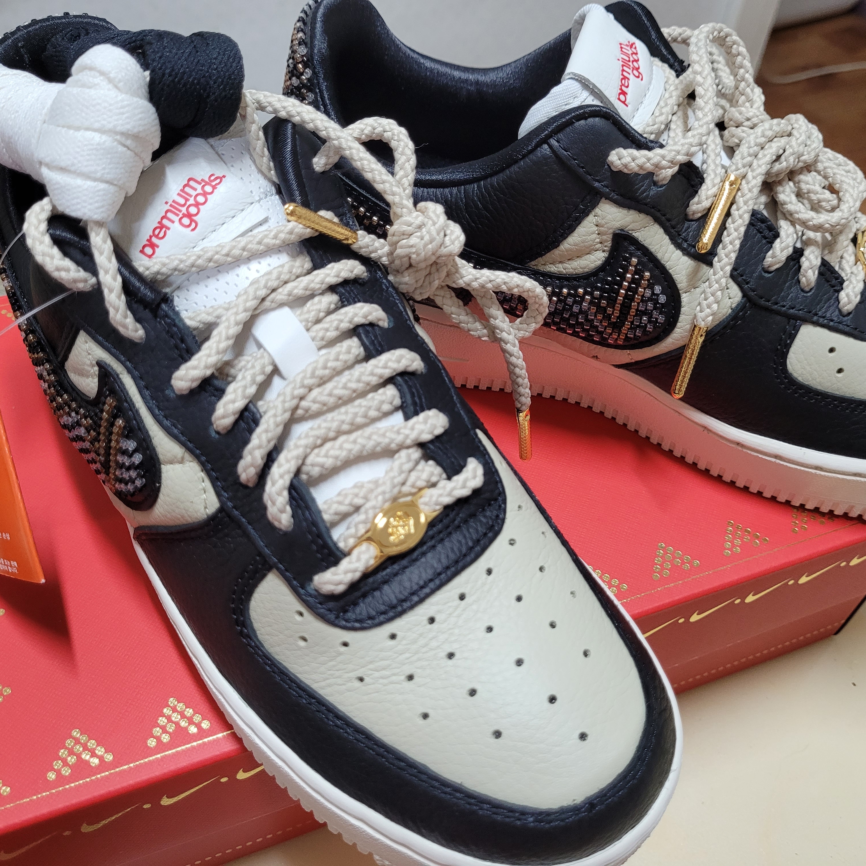 (W) Nike x Premium Goods Air Force 1 Low Black Sand 착용 스타일 - 3