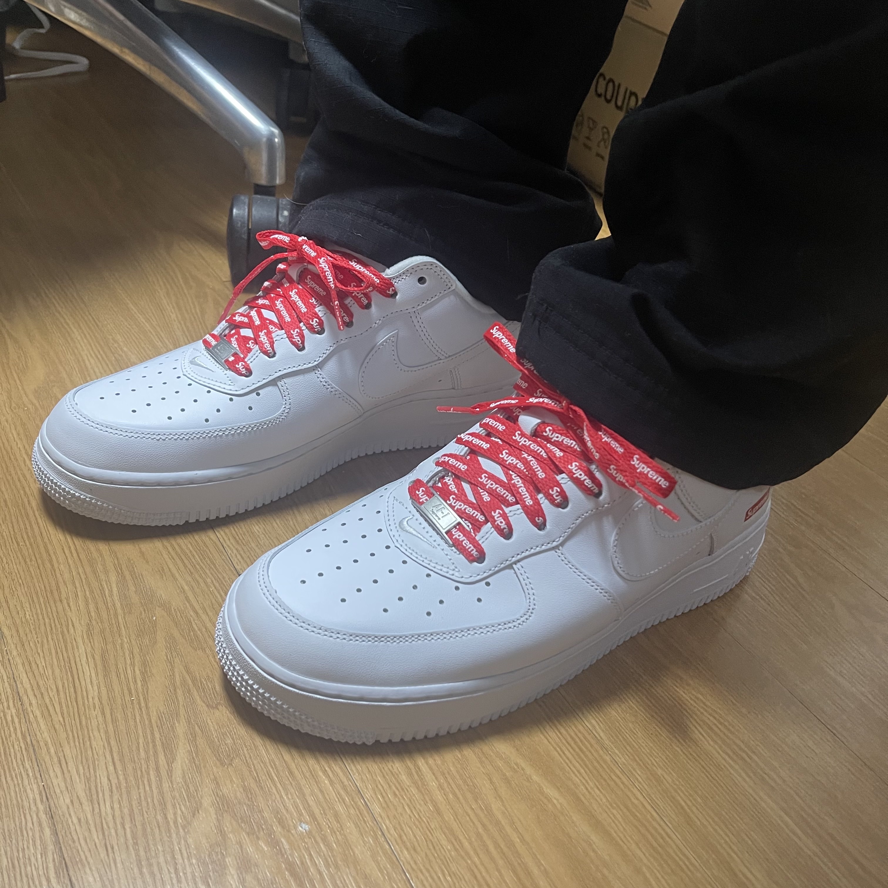 Nike x Supreme Air Force 1 Low White 착용 스타일 - 2