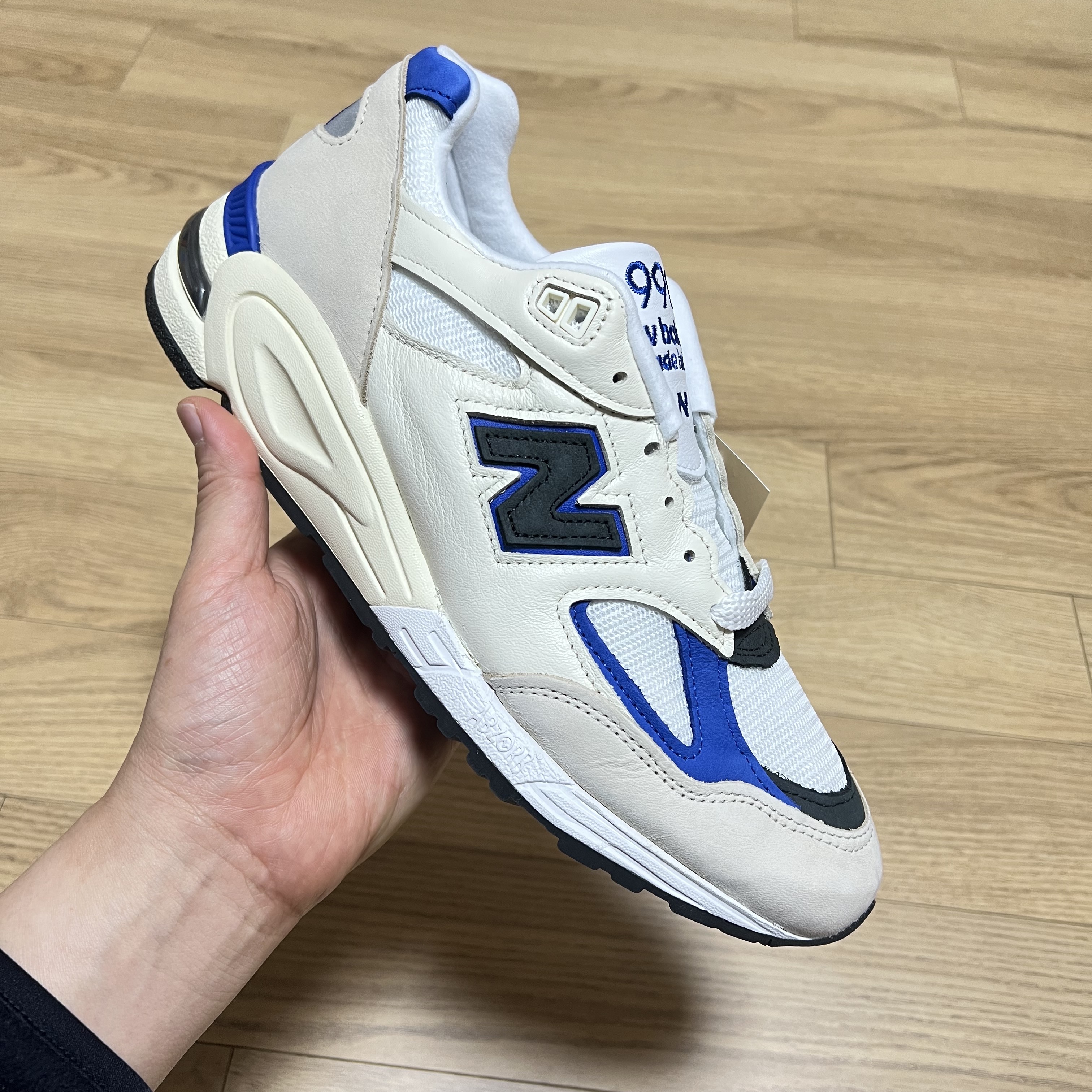 New Balance 990v2 Made in USA White Blue, New Balance 990v3 Made in USA White Blue 착용 스타일 - 3