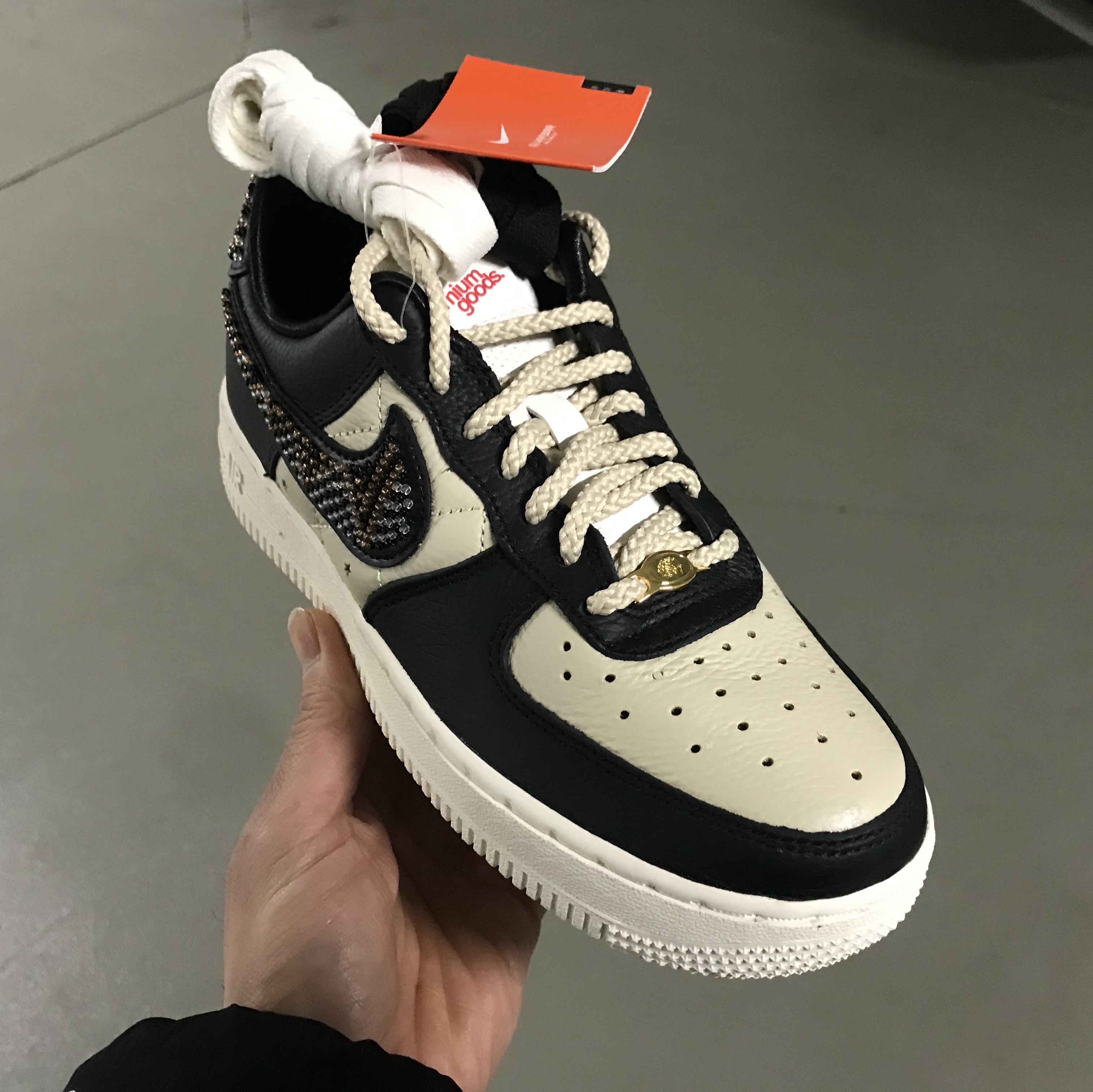 (W) Nike x Premium Goods Air Force 1 Low Black Sand 착용 스타일 - 2
