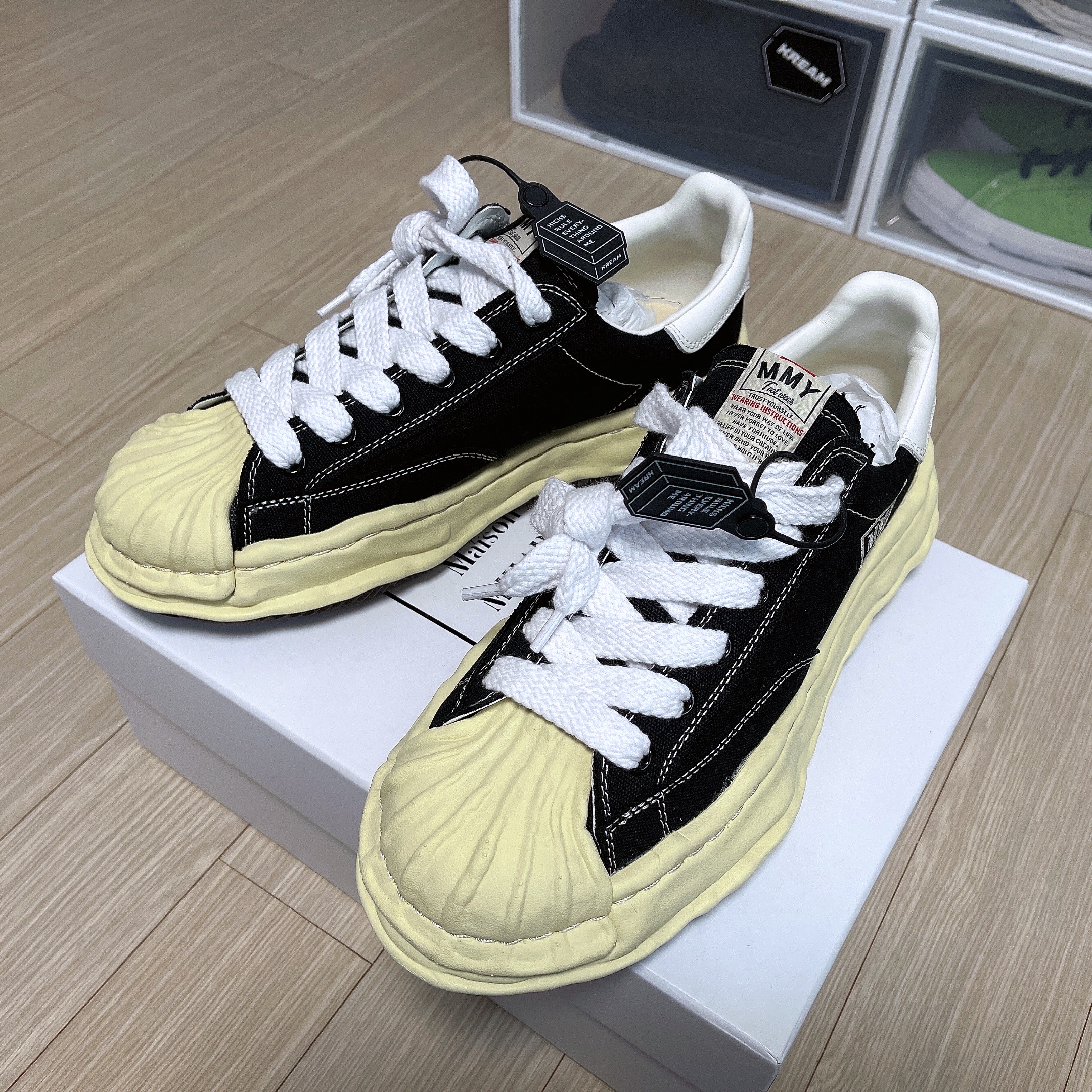 Maison Mihara Yasuhiro Blakey VL OG Sole Canvas Low-top Sneakers Black 착용 스타일