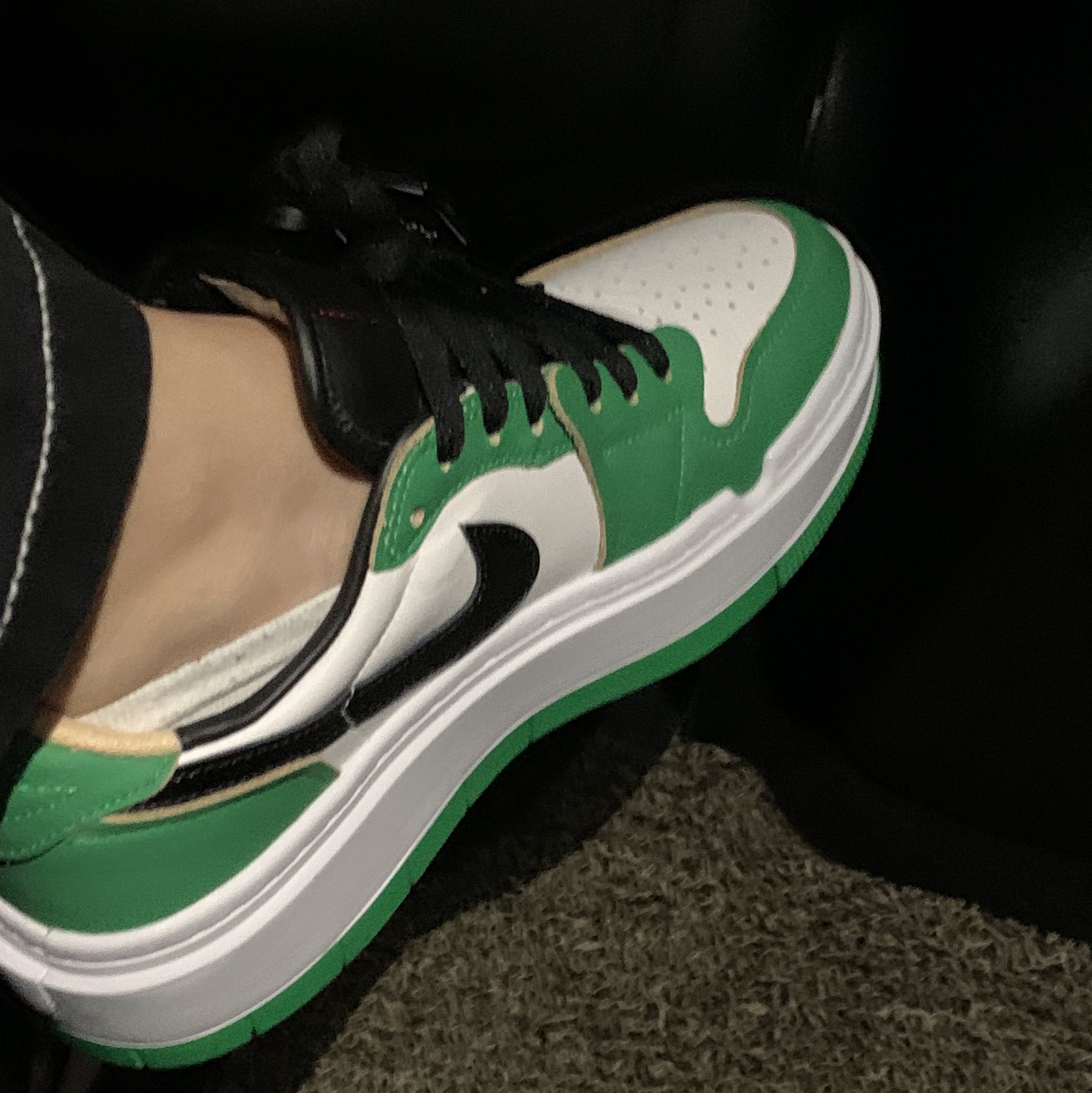 (W) Jordan 1 Elevate Low SE Lucky Green 착용 스타일 - 1