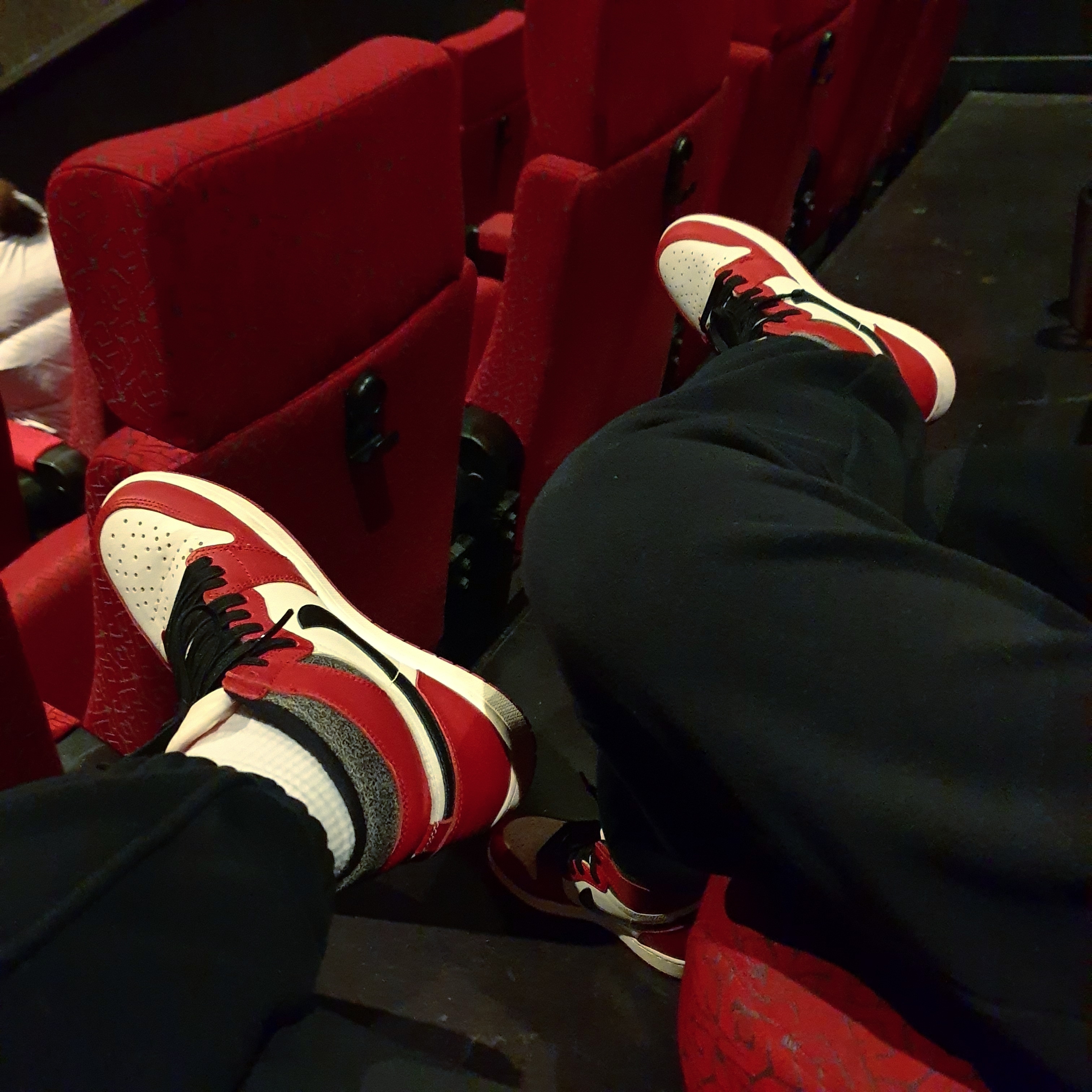 (GS) Jordan 1 Retro High OG Chicago 2022, Jordan 1 Retro High OG Chicago 2022 착용 스타일