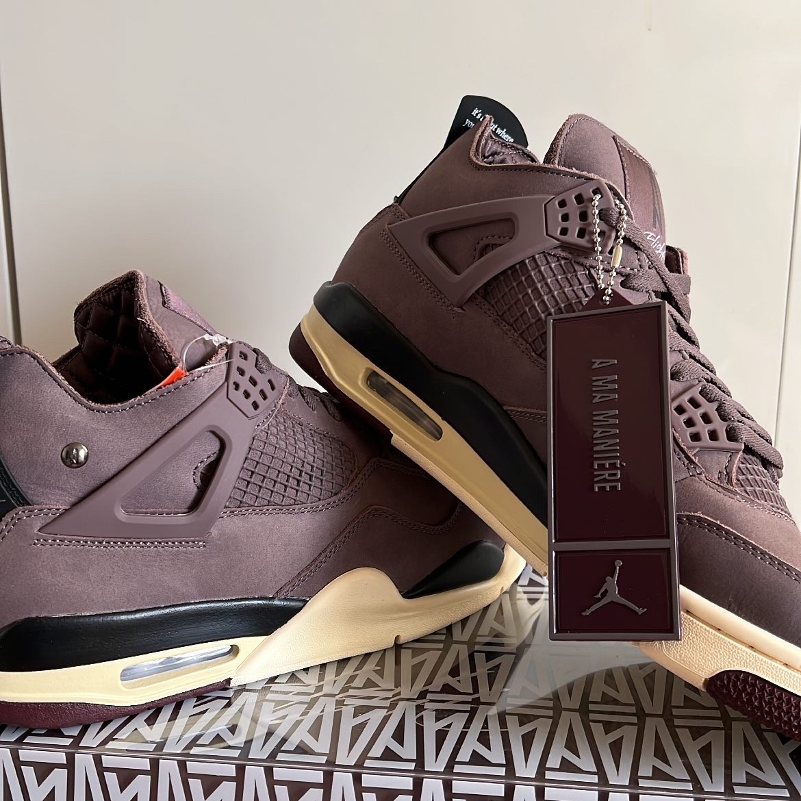 Jordan 4 x A Ma Maniere Retro Violet Ore 착용 스타일