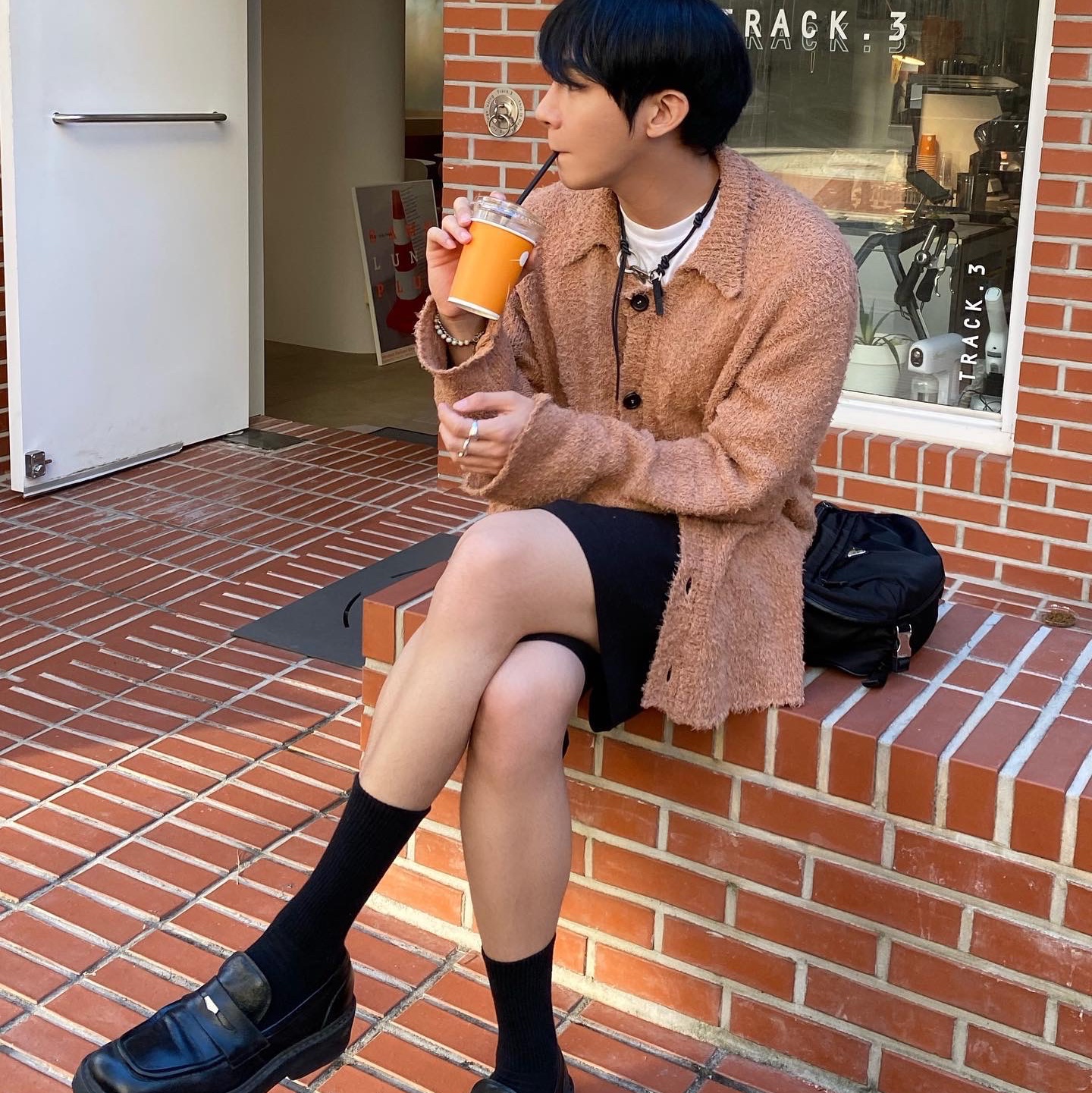 Our Legacy Big Cardigan Caramel Cloudy Cotton 착용 스타일
