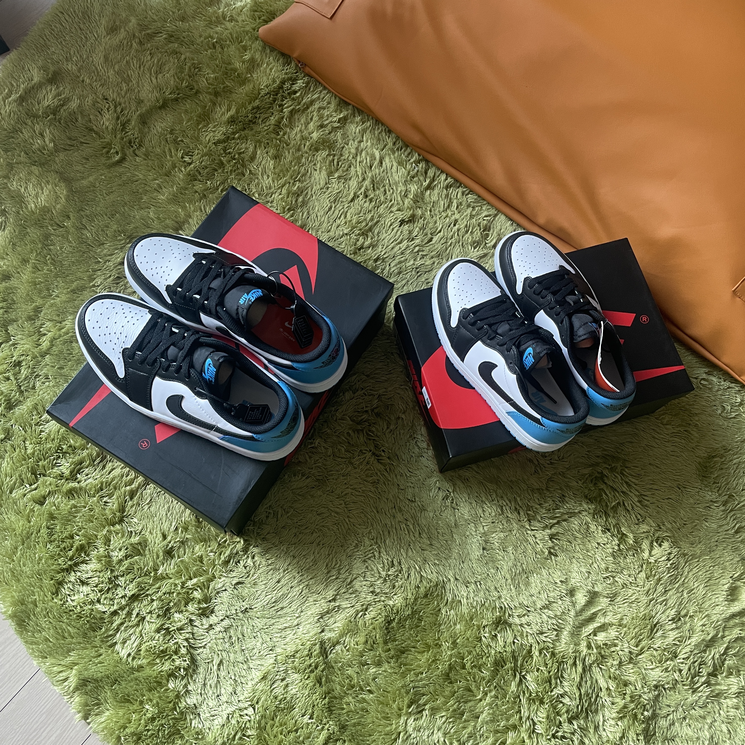 Jordan 1 Retro Low OG Black and Dark Powder Blue, (W) Jordan 1 Retro Low OG Black and Dark Powder Blue 착용 스타일 - 1