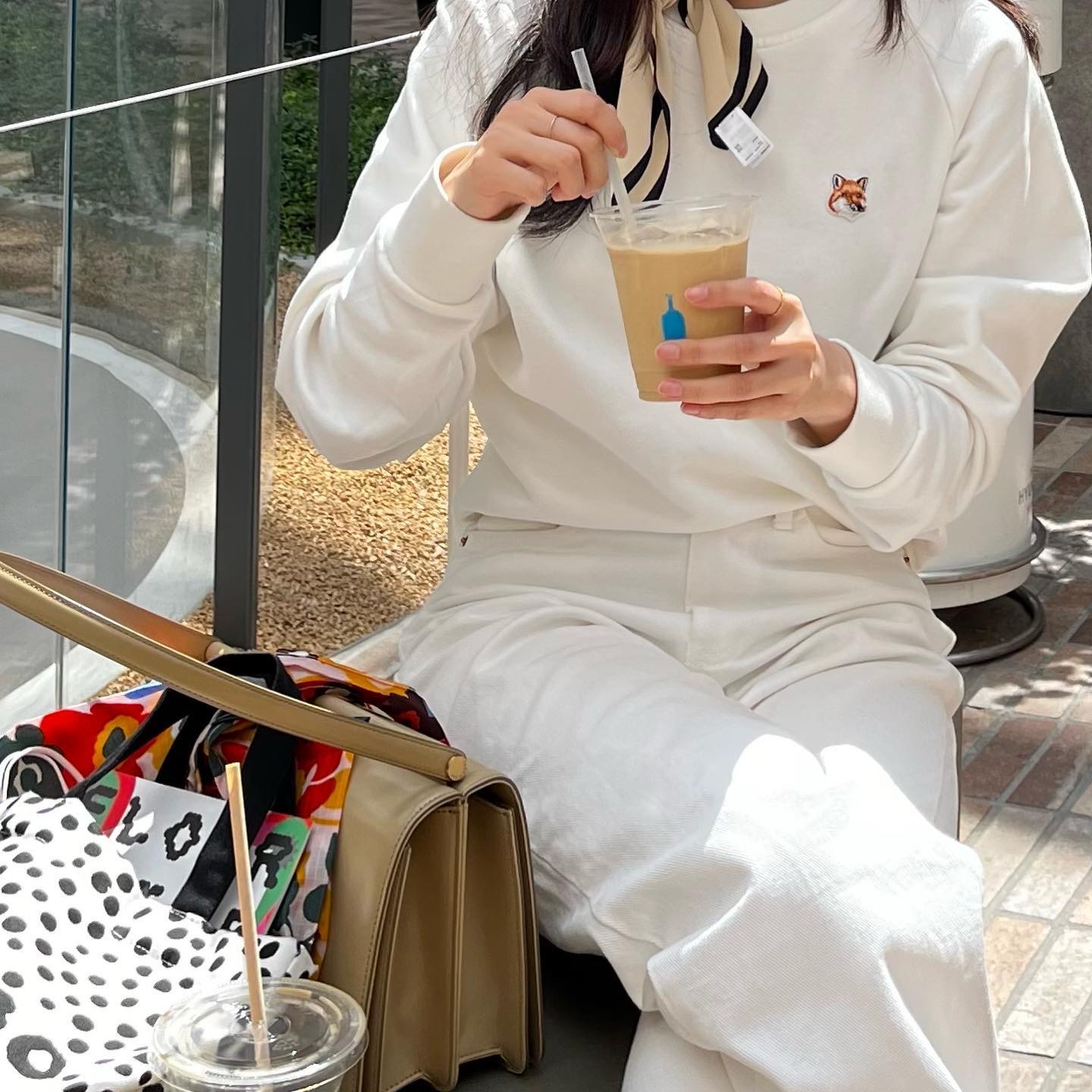 (W) Maison Kitsune Fox Head Patch Adjusted Sweatshirt Ecru 착용 스타일