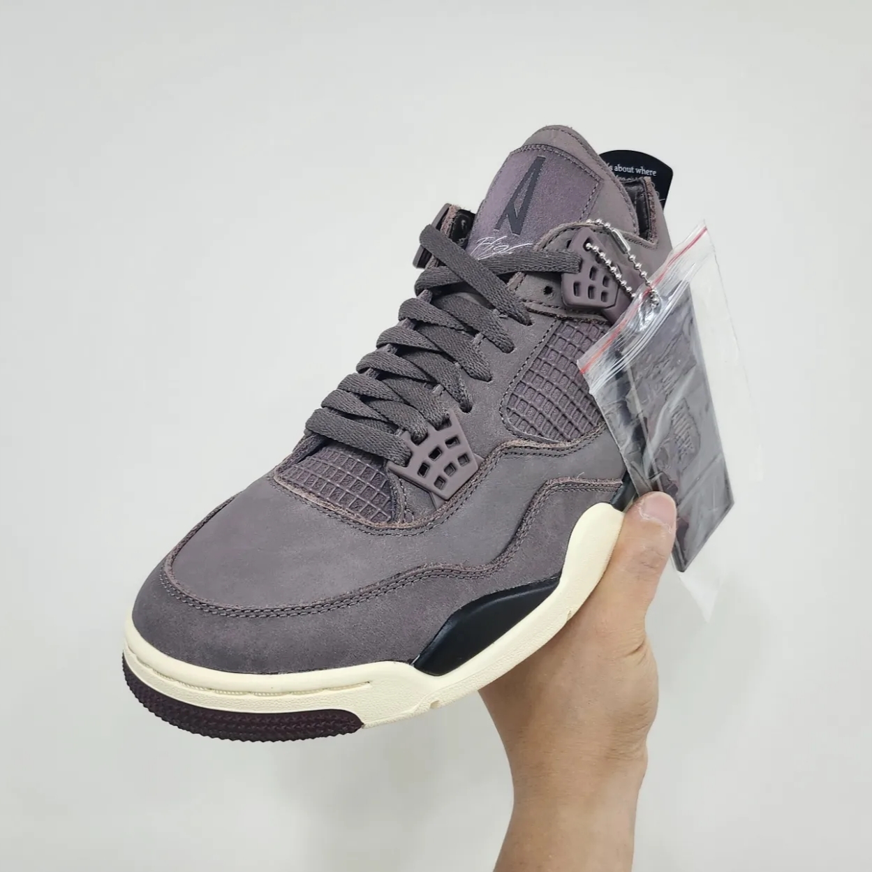 Jordan 4 x A Ma Maniere Retro Violet Ore 착용 스타일 - 1