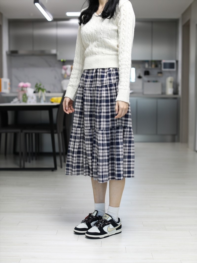 (W) Nike Dunk Low LX Black Suede 착용 스타일 - 2