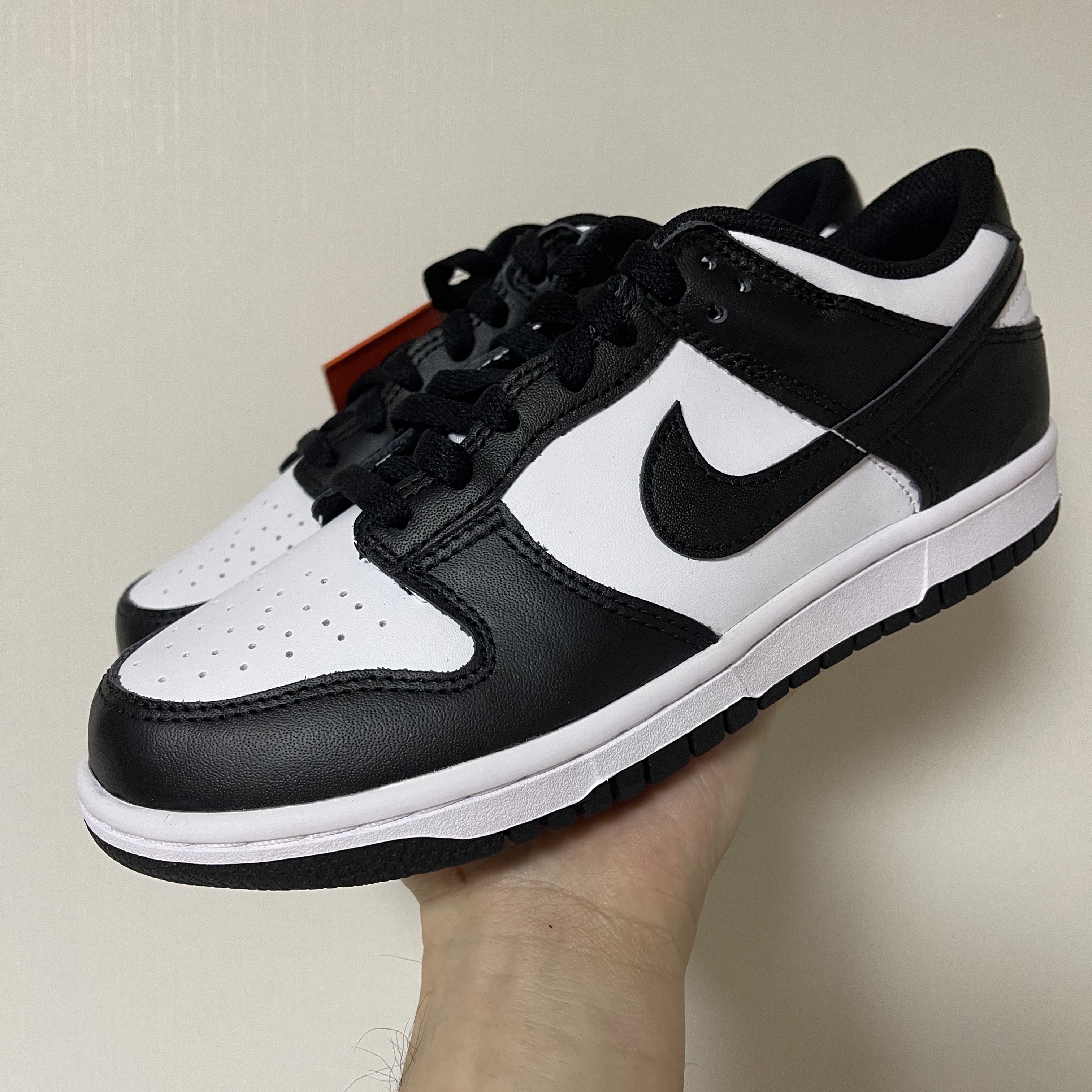 (GS) Nike Dunk Low Black 착용 스타일 - 4