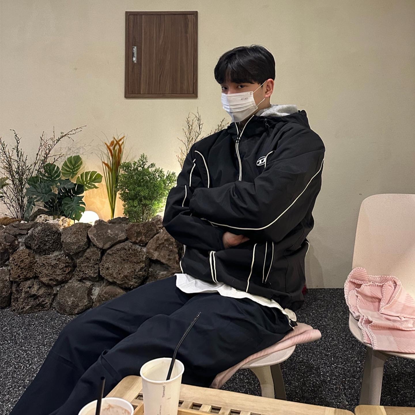 Diesel J-Hives Windbreaker with Contrast Piping Black 착용 스타일 - 1