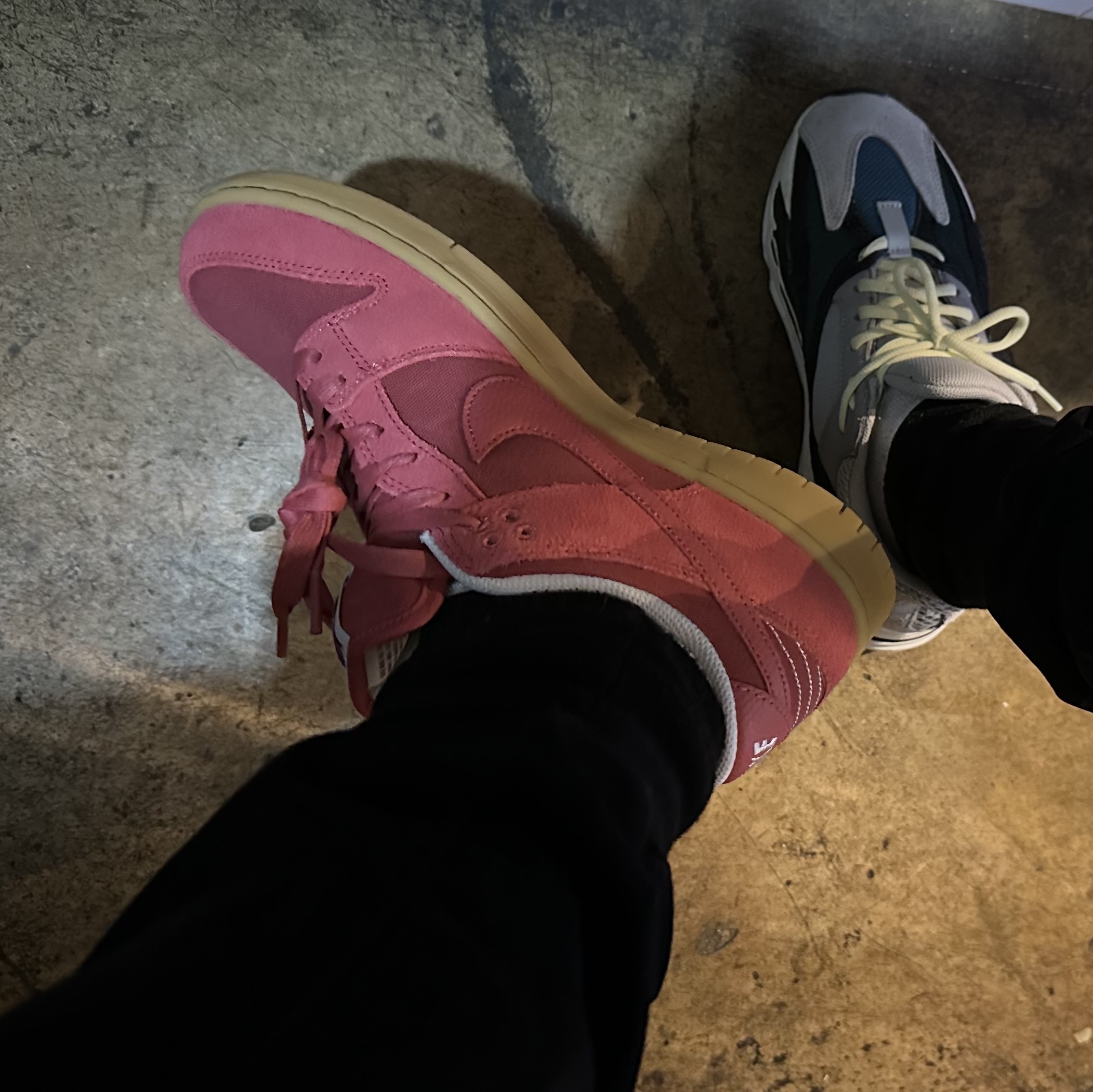 Nike SB Dunk Low Adobe 착용 스타일 - 1