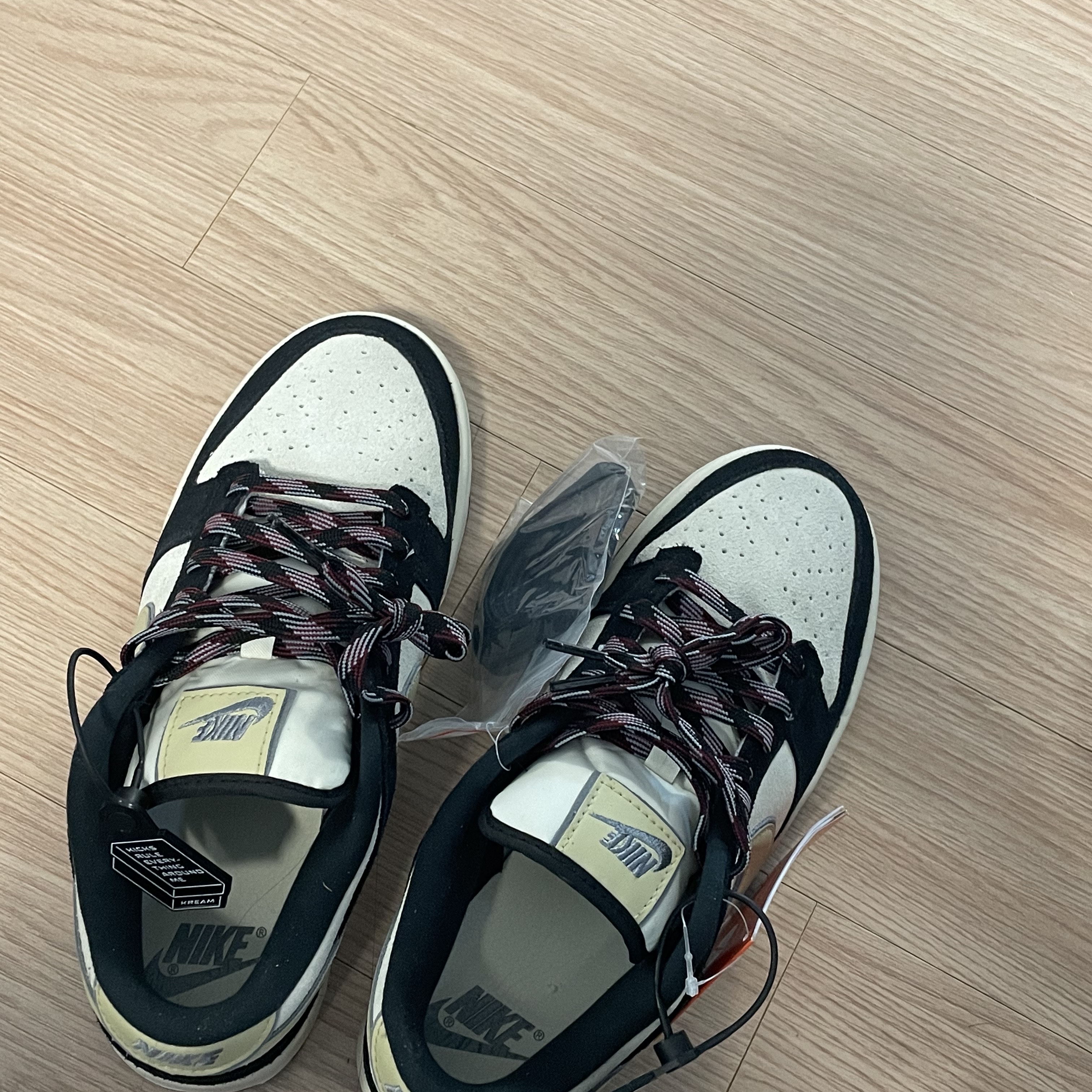 (W) Nike Dunk Low LX Black Suede 착용 스타일 - 3