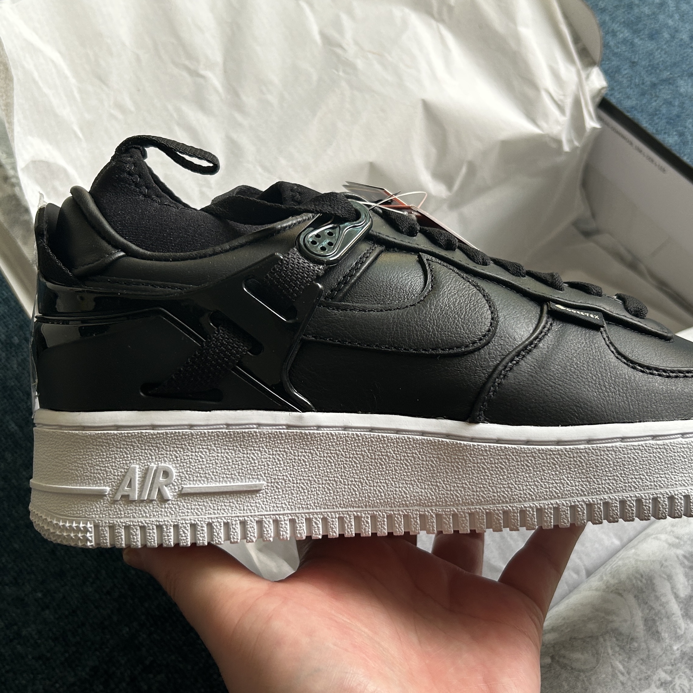 Nike x Undercover Air Force 1 Low SP Black 착용 스타일 - 2