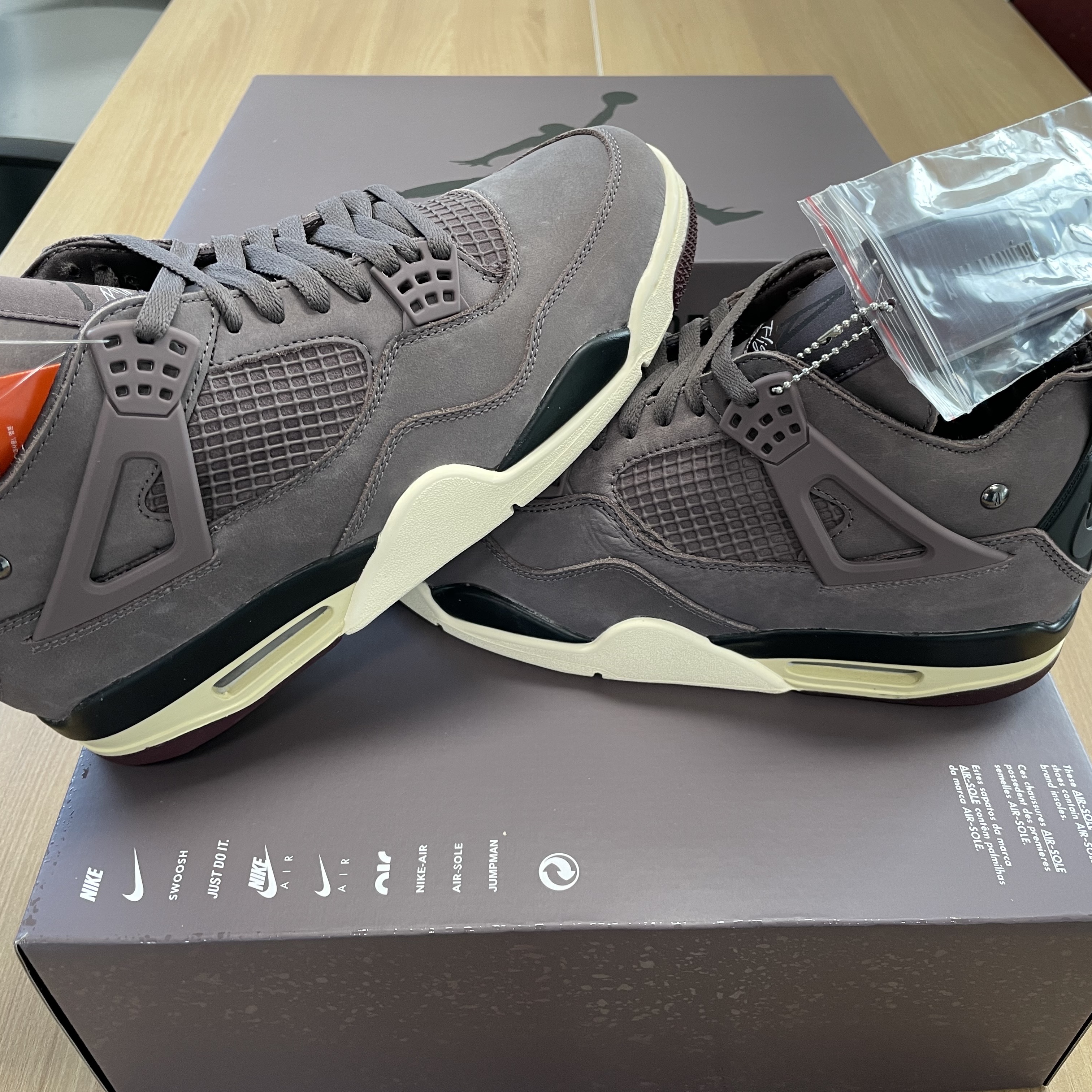 Jordan 4 x A Ma Maniere Retro Violet Ore 착용 스타일 - 1