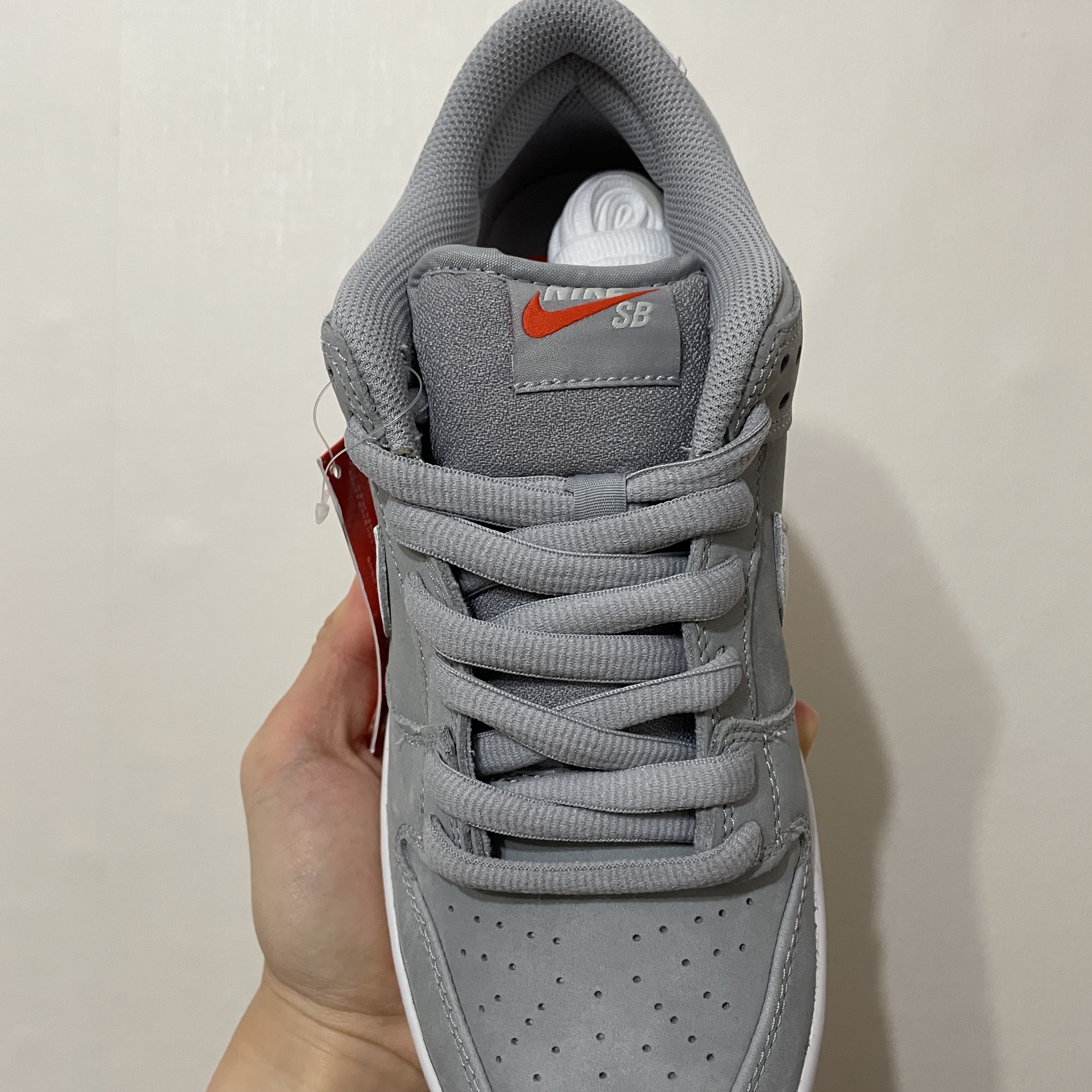 Nike Dunk Low Pro SB Wolf Grey White 착용 스타일 - 3