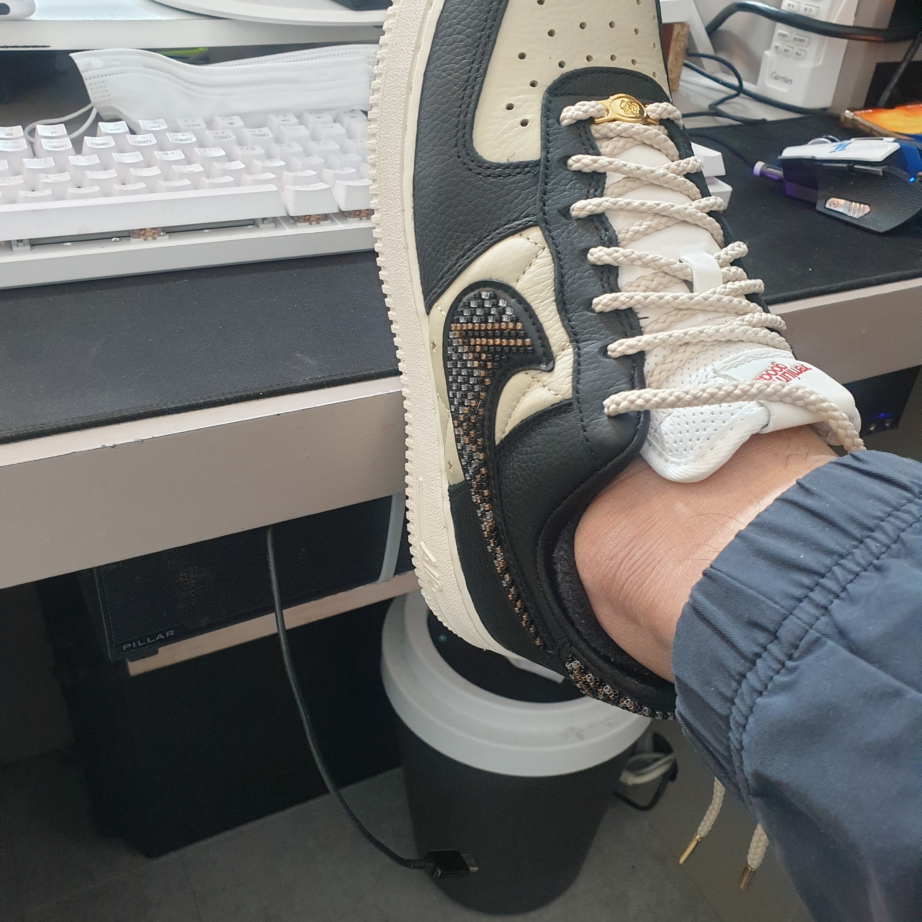 (W) Nike x Premium Goods Air Force 1 Low Black Sand 착용 스타일 - 3