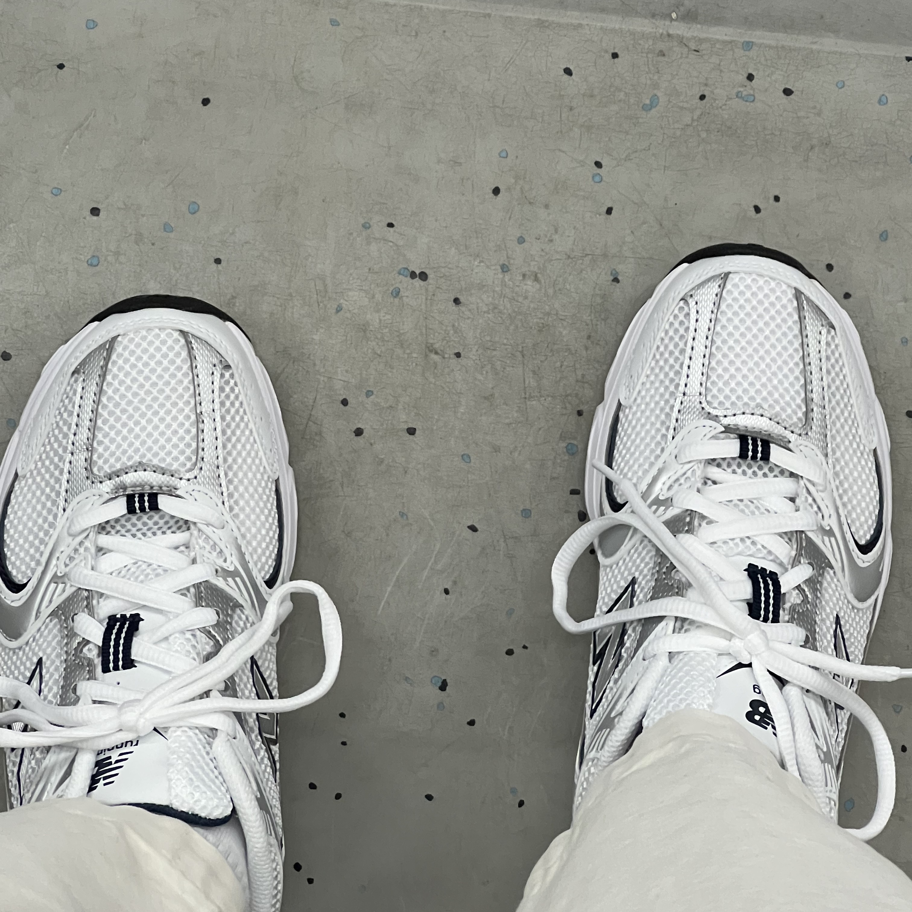 New Balance 530 White 착용 스타일