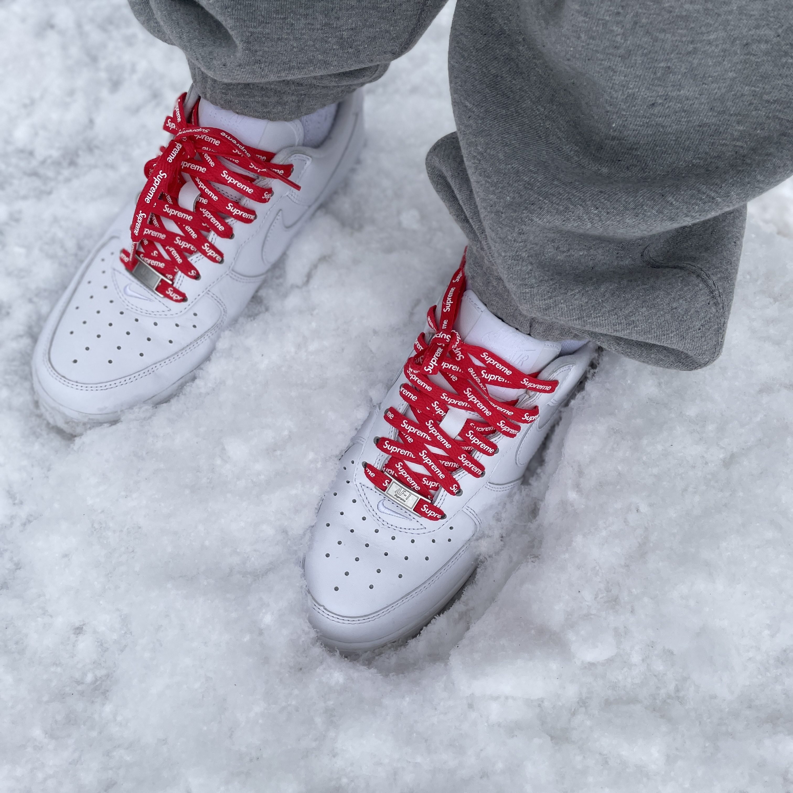 Nike x Supreme Air Force 1 Low White 착용 스타일