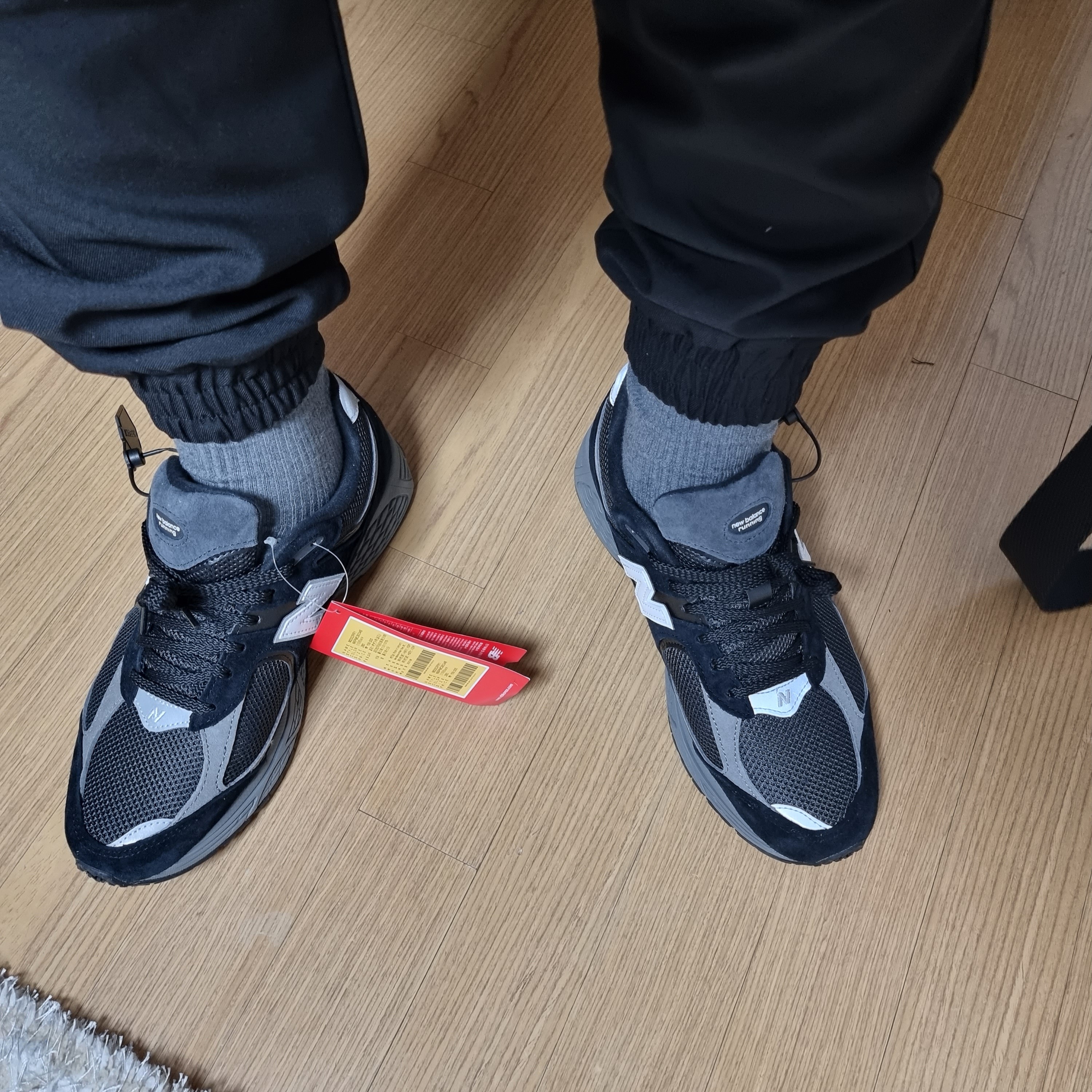 New Balance 2002R Black Dark Grey - JD Sports Exclusive 착용 스타일 - 3
