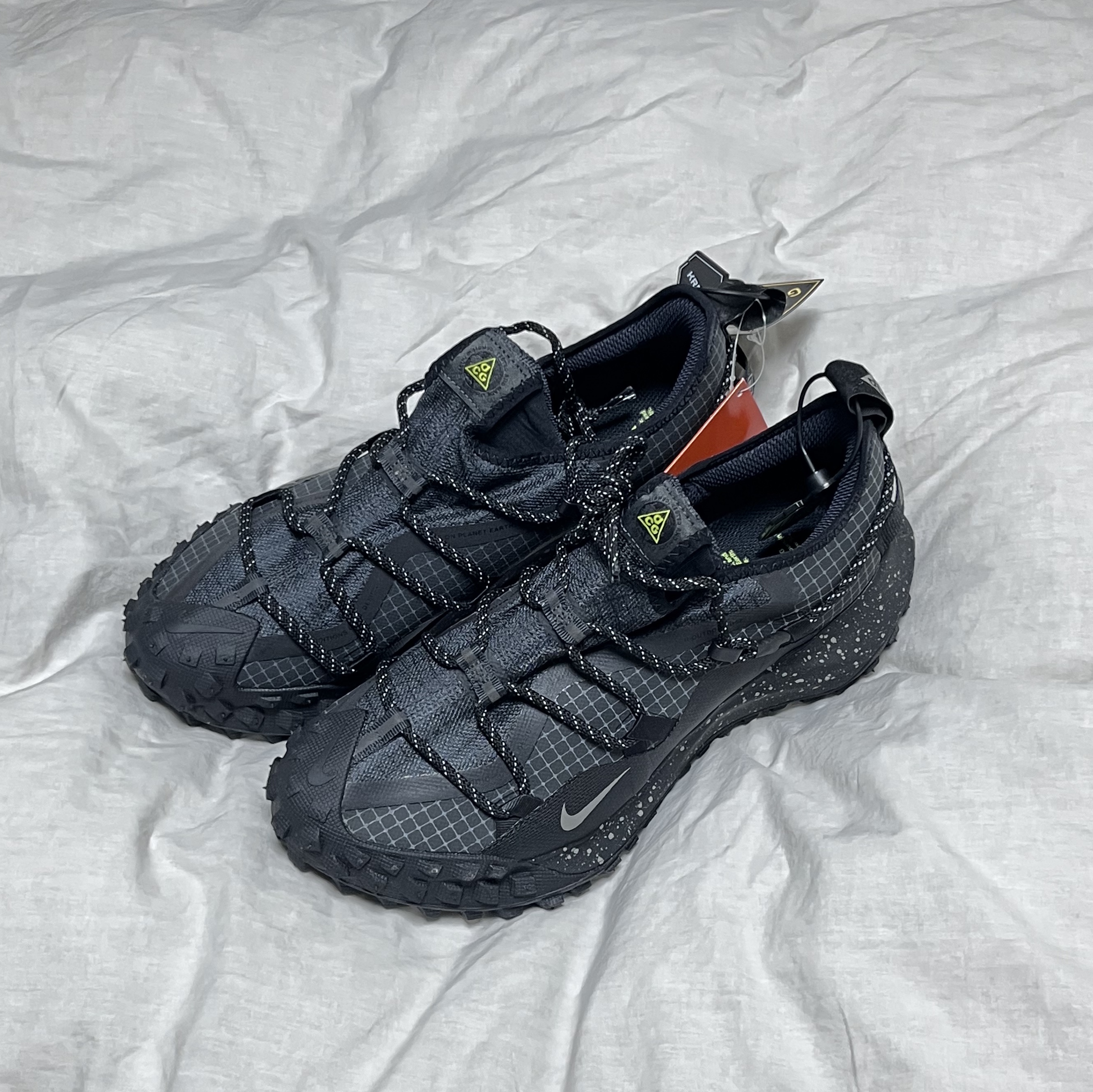 Nike ACG Mountain Fly Low Gore-Tex SE Dark Smoke Grey 착용 스타일
