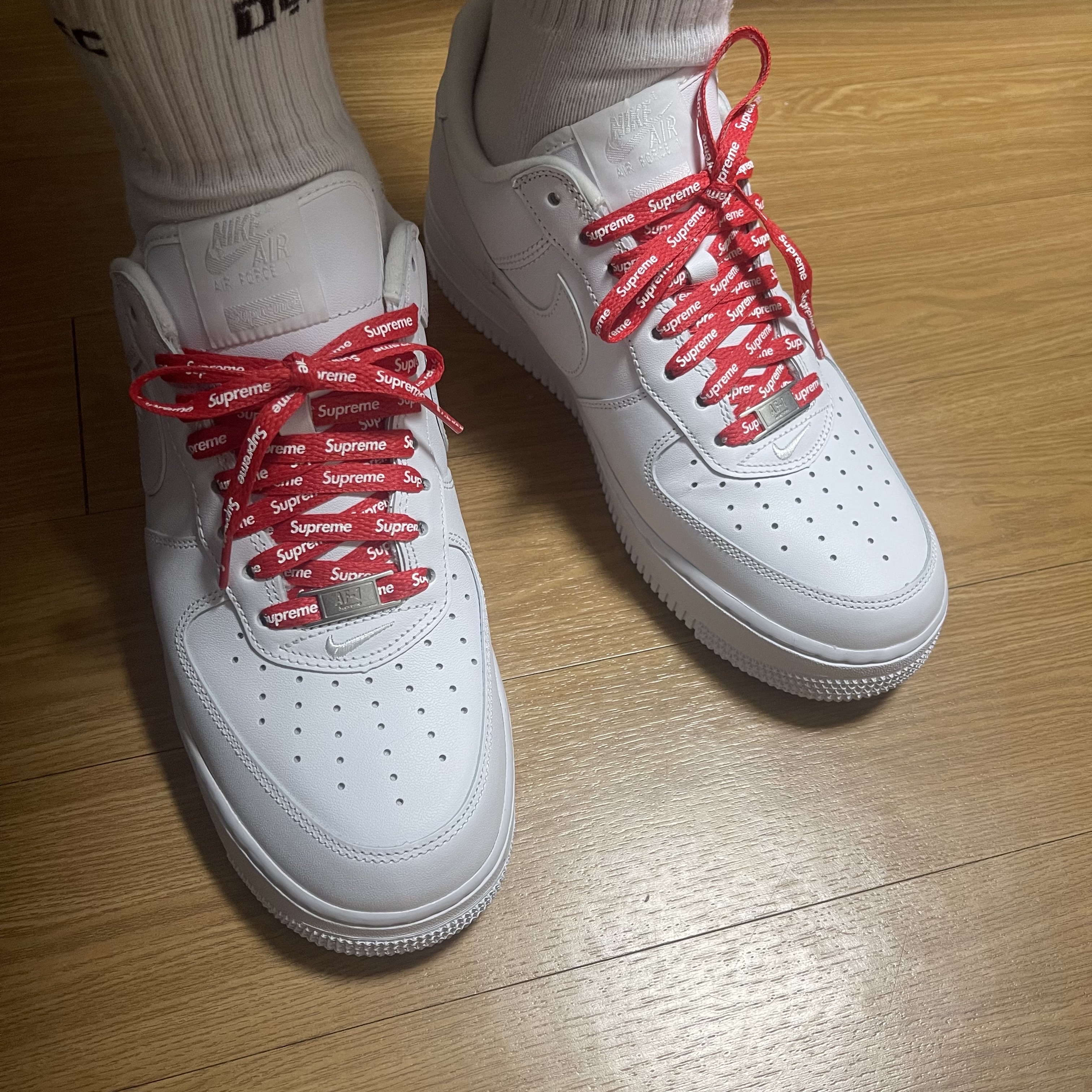 Nike x Supreme Air Force 1 Low White 착용 스타일 - 1