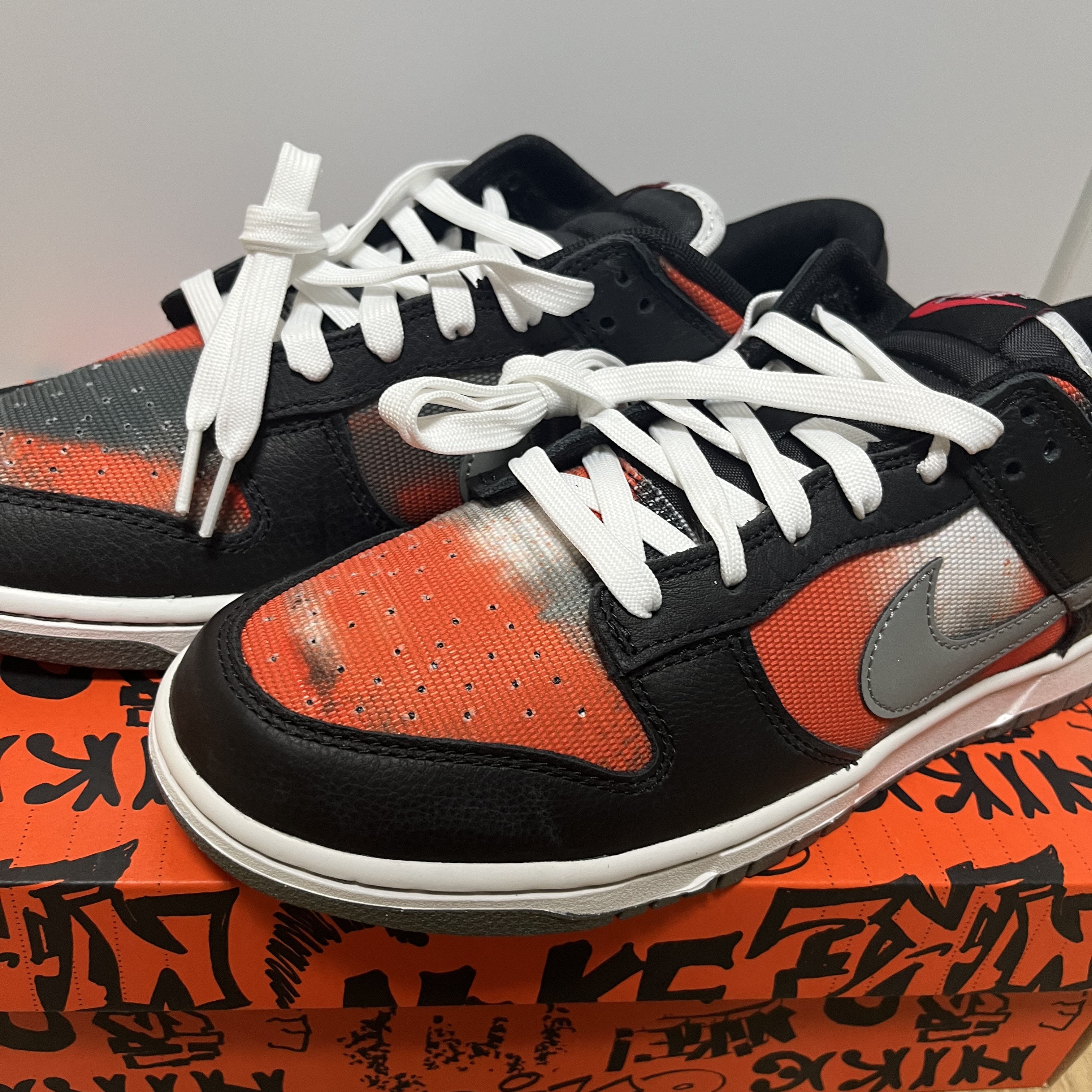 Nike Dunk Low Retro PRM Black and Tumbled Grey 착용 스타일 - 1
