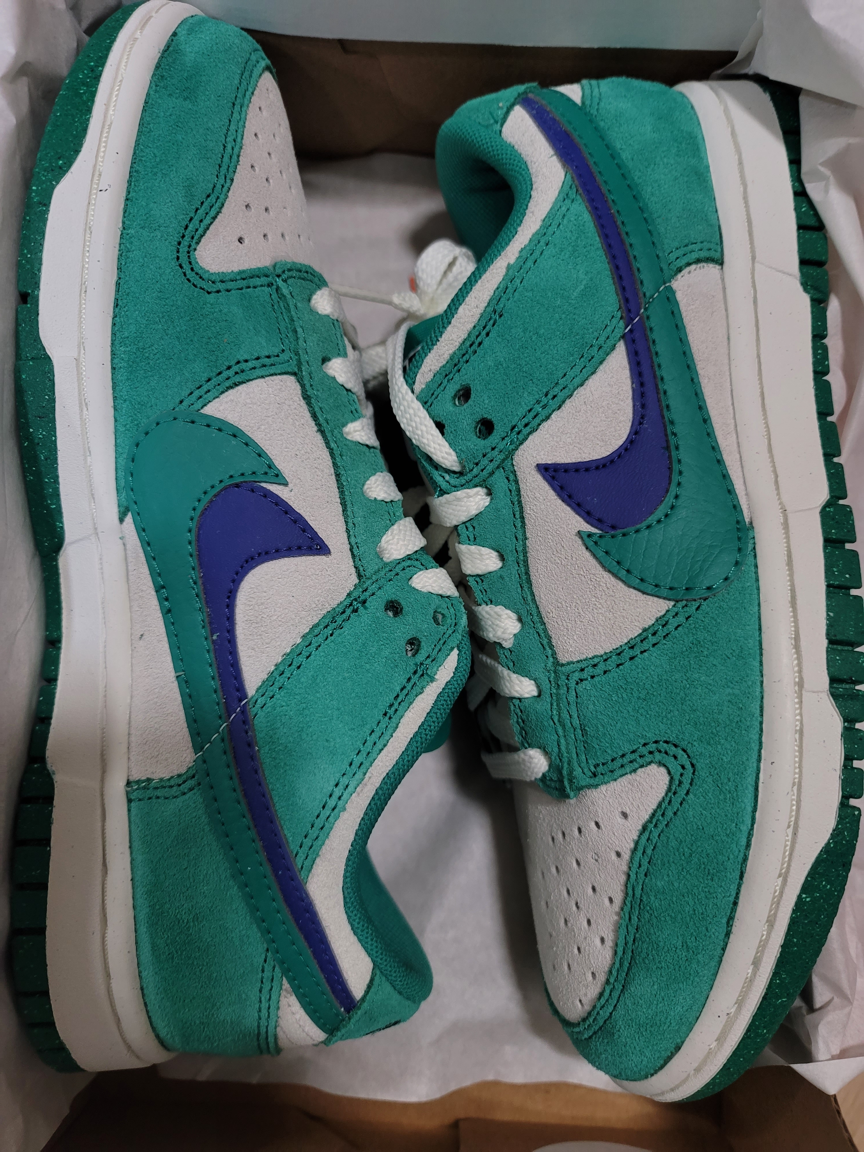 (W) Nike Dunk Low SE 85 Neptune Green and Sail 착용 스타일