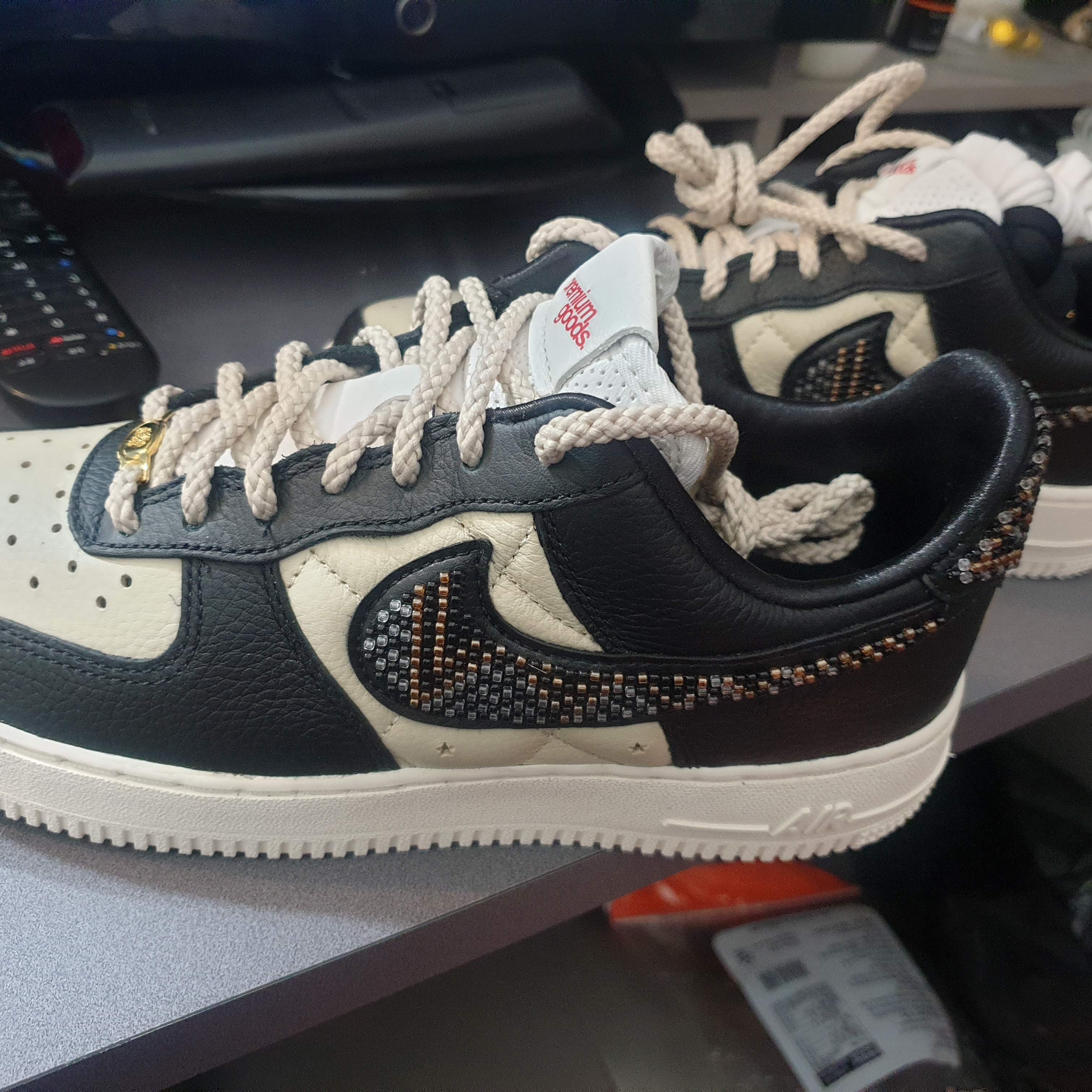(W) Nike x Premium Goods Air Force 1 Low Black Sand 착용 스타일 - 2
