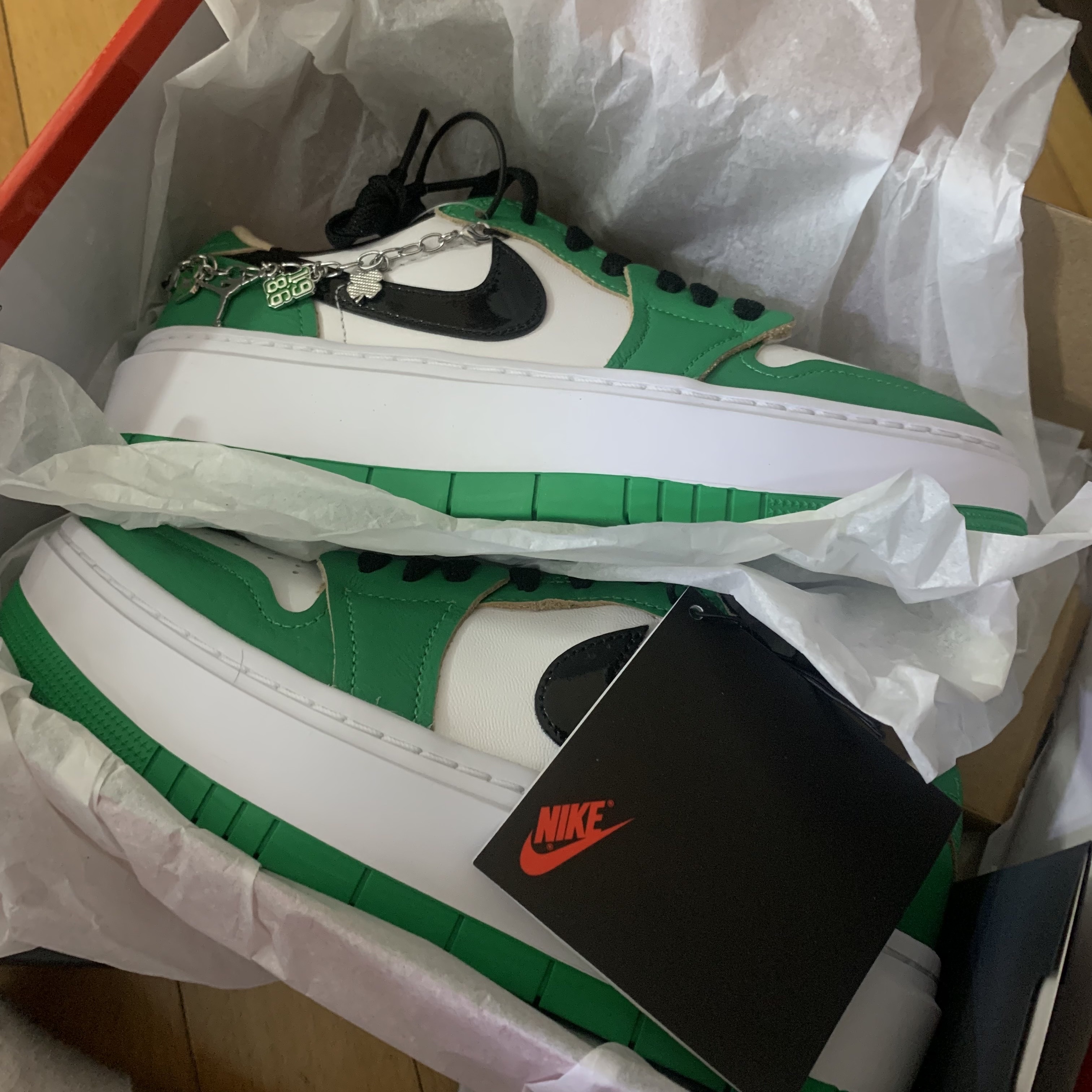 (W) Jordan 1 Elevate Low SE Lucky Green 착용 스타일 - 2