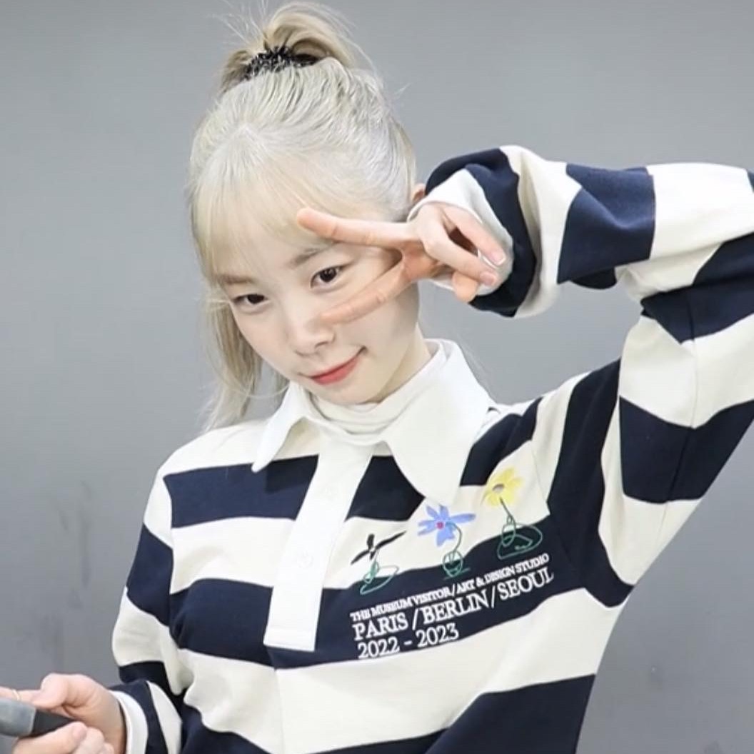 The Museum Visitor Paris Berlin Seoul PK Long Sleeve Navy - 22FW 착용 스타일