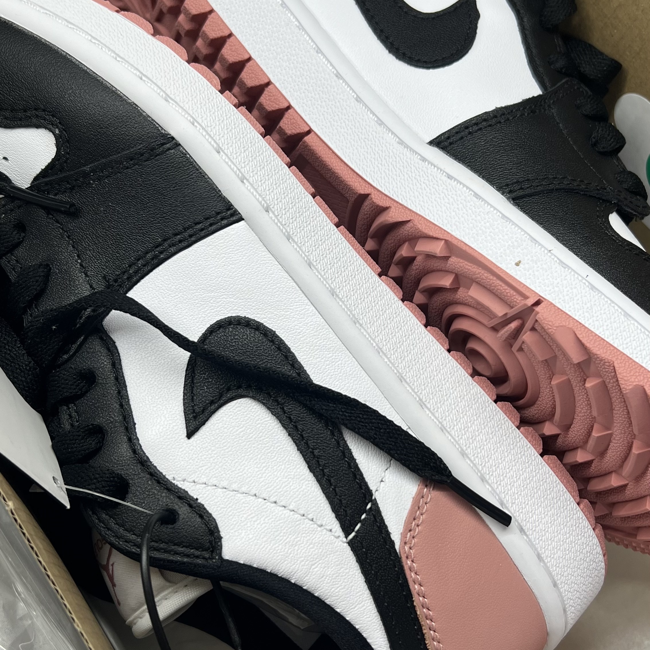 Jordan 1 Low Golf Rust Pink 착용 스타일